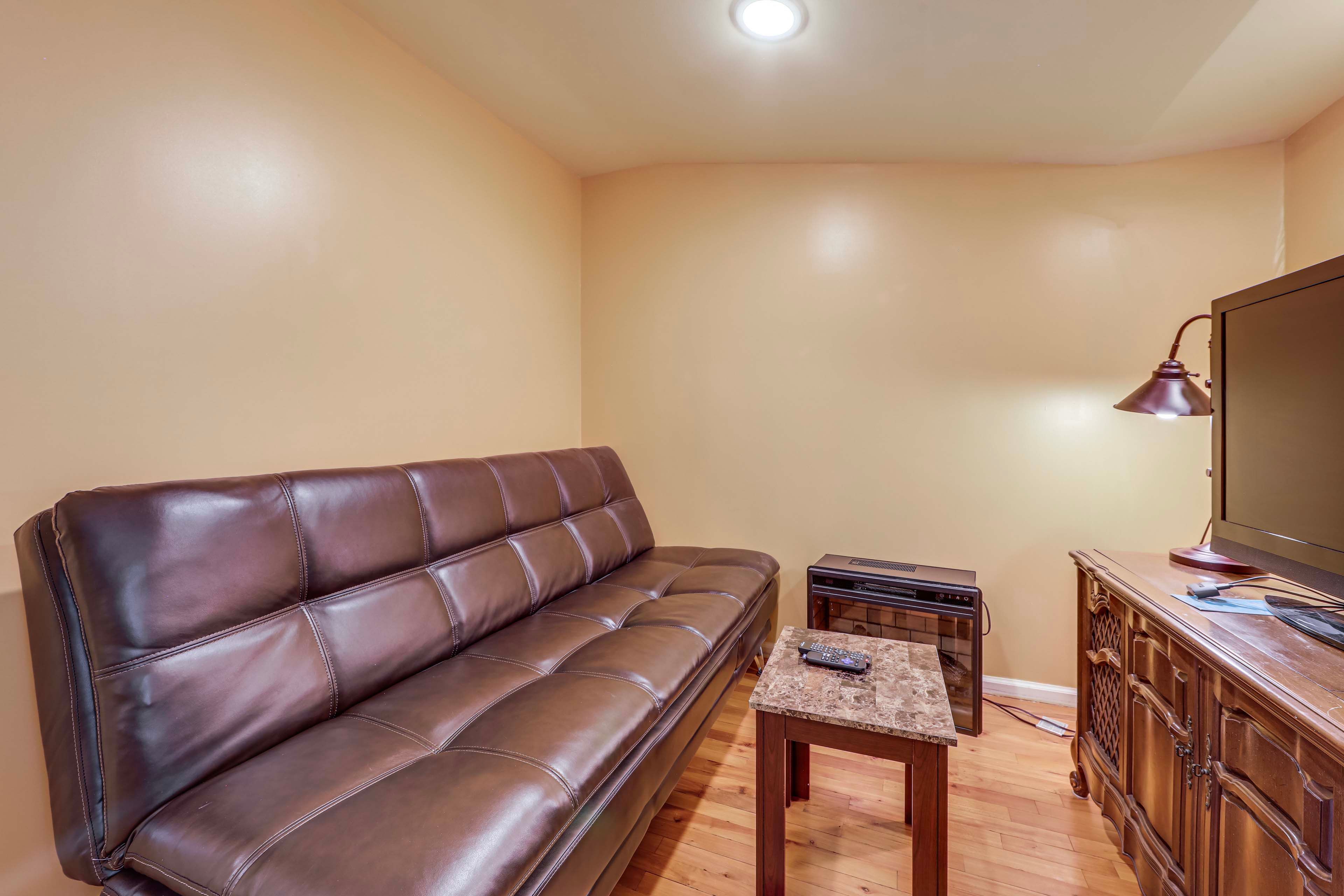 Media Room | 1st Floor | Full Fold-Out Sofa | Smart TV w/ Roku