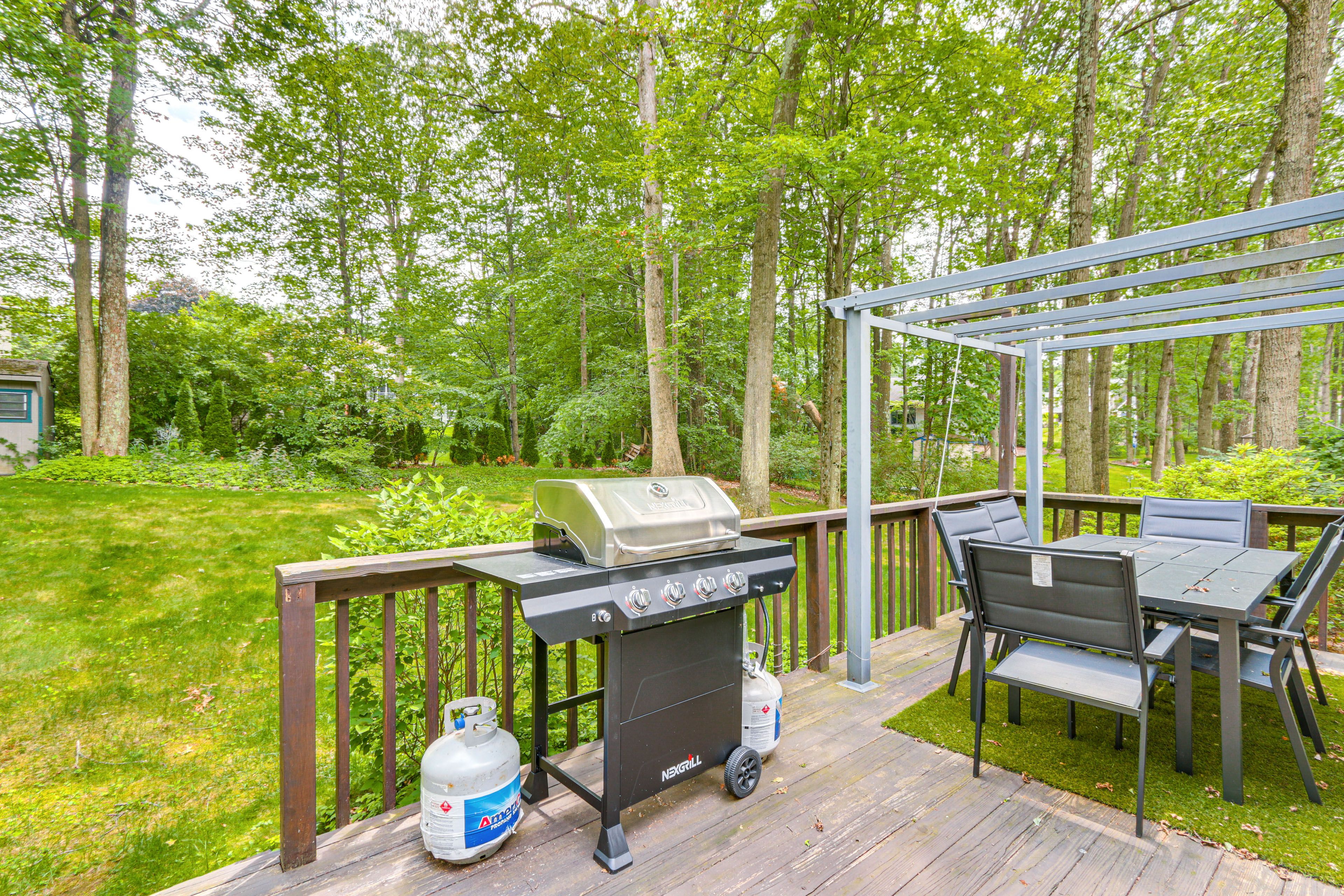 Patio | Gas Grill | Yard