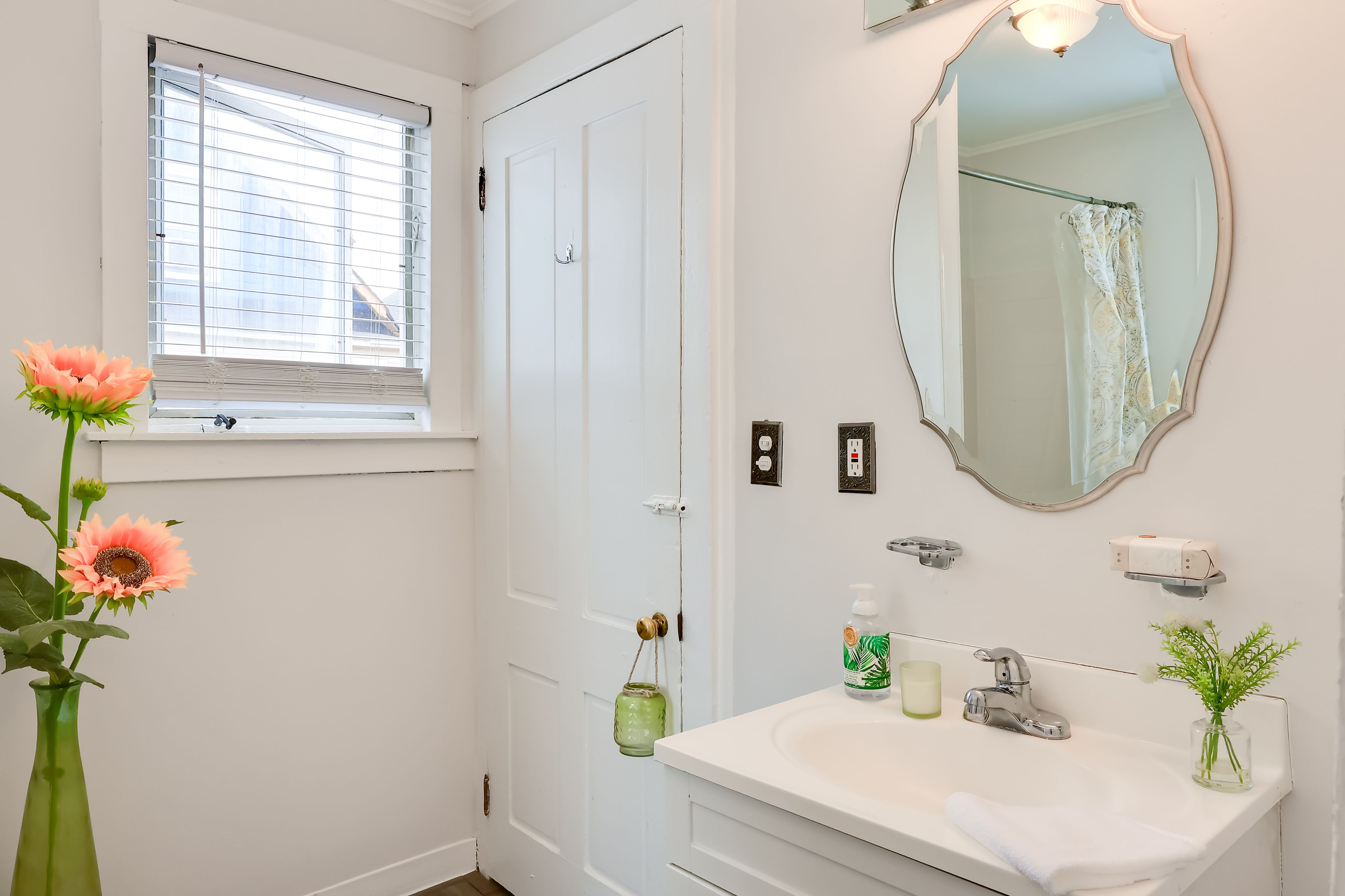 Bathroom | Shower | Towels Provided