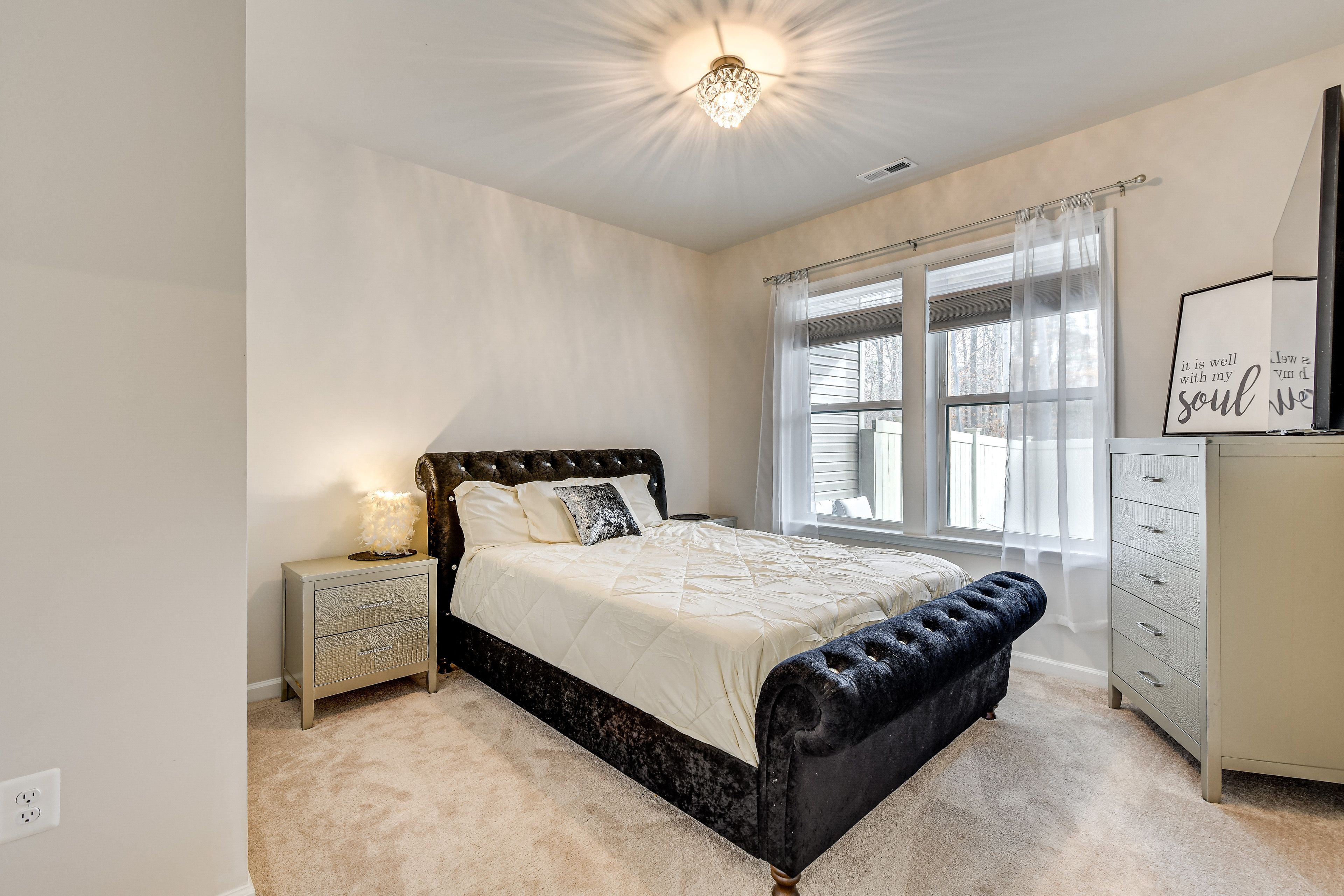 Bedroom 1 | Queen Bed | Smart TV | En-Suite Bathroom | Lower Level