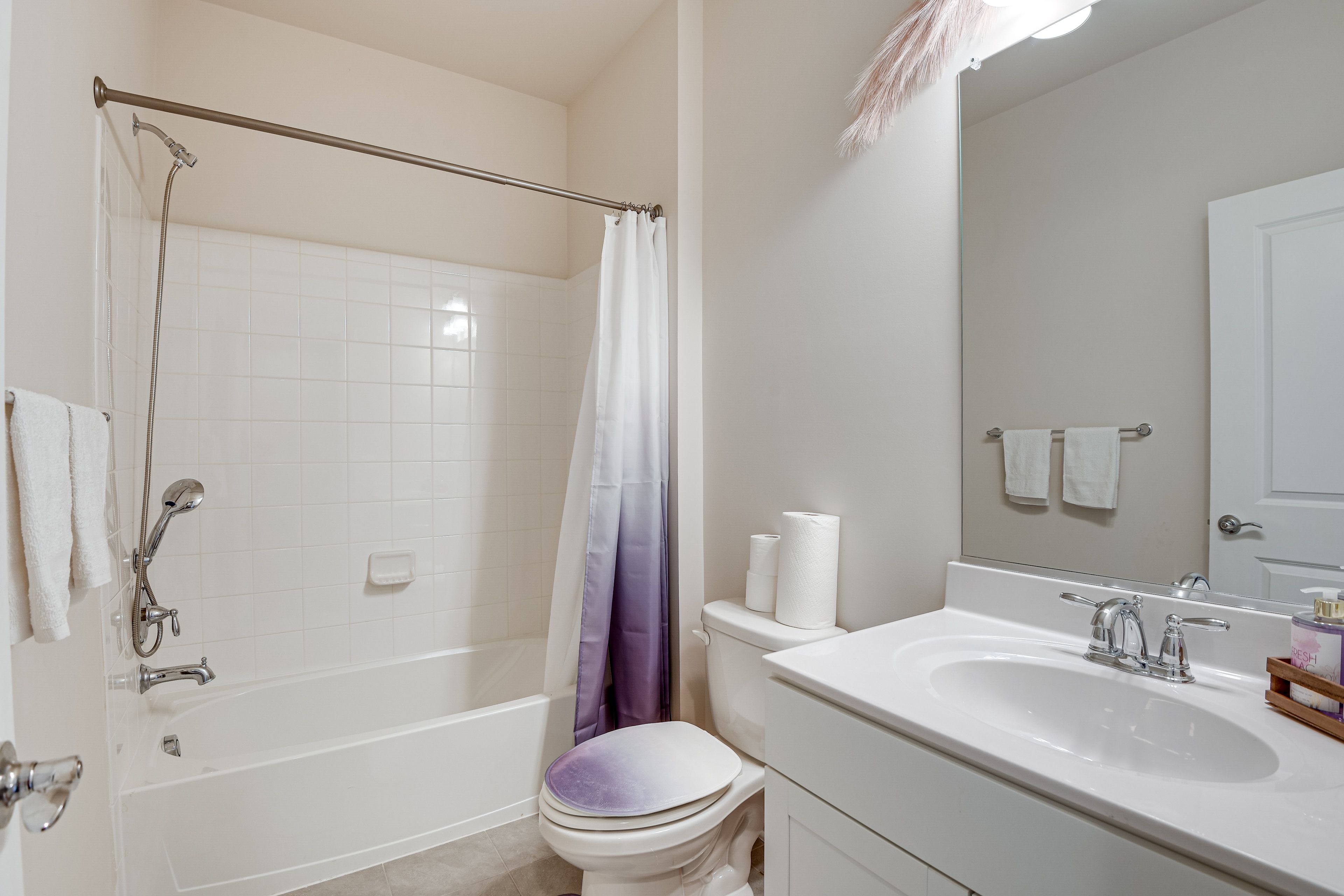 Full Bathroom | 2nd Floor
