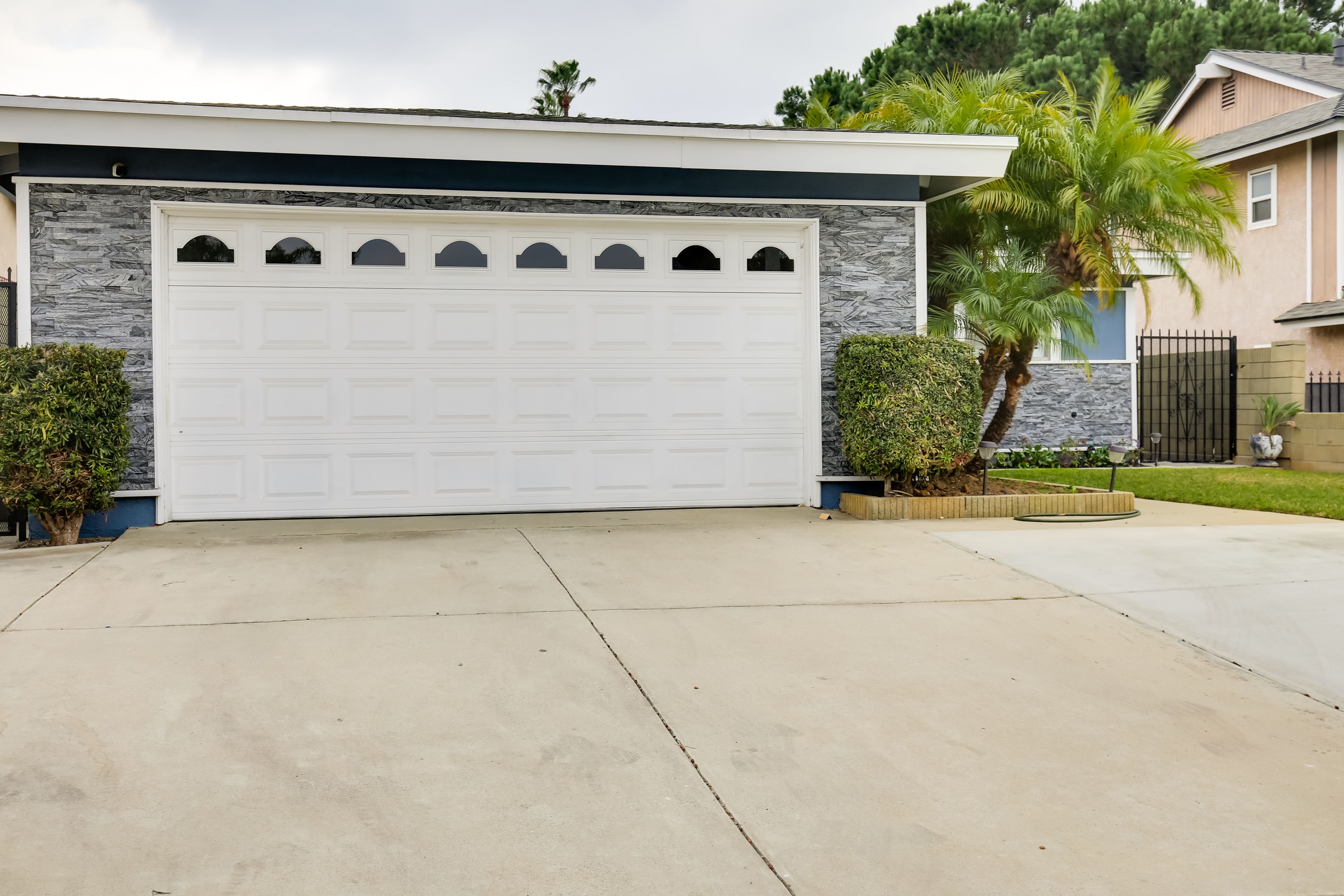 Parking | Driveway (3 Vehicles) | No Garage Access