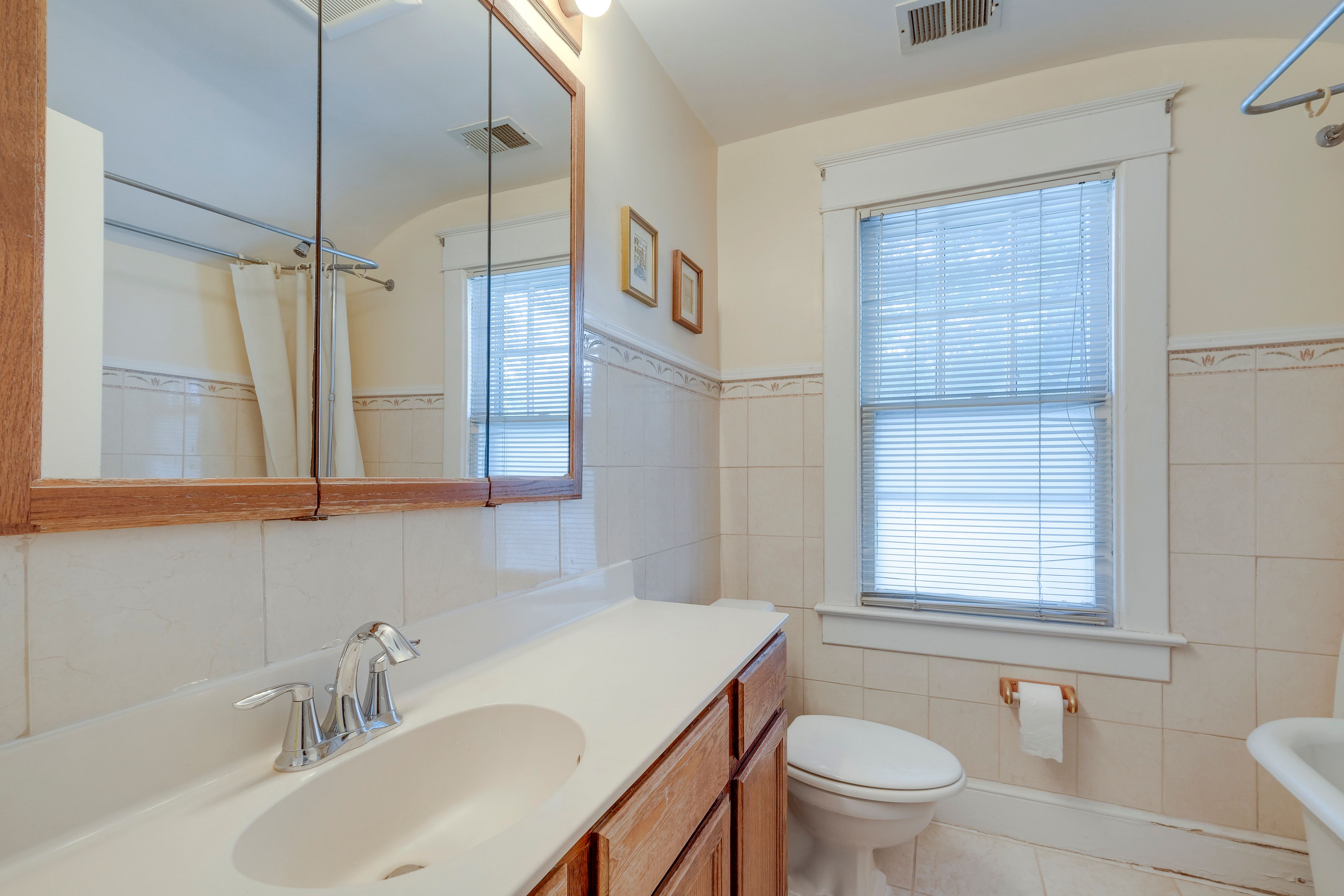 Bathroom | 2nd Floor