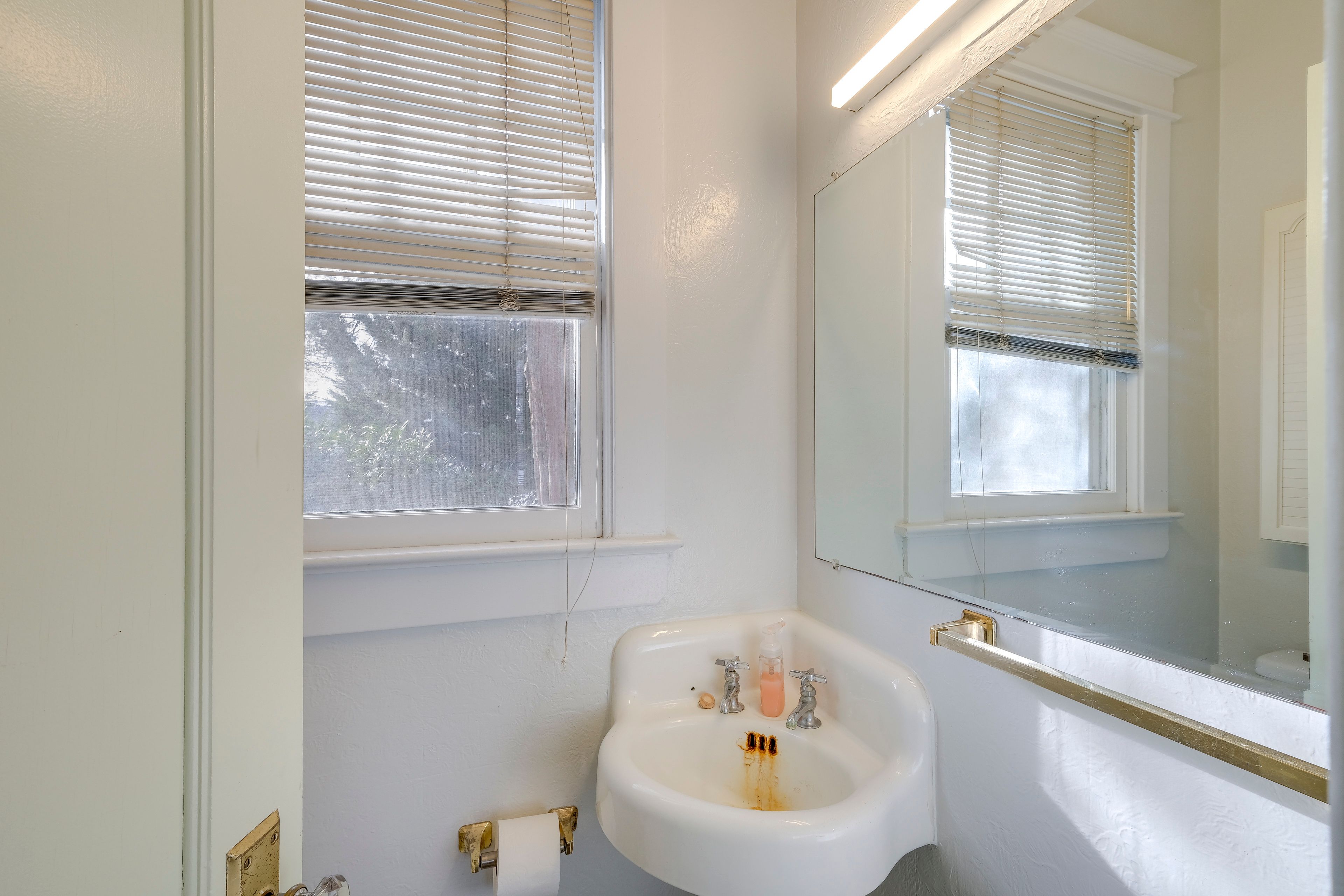 Half Bathroom | 1st Floor