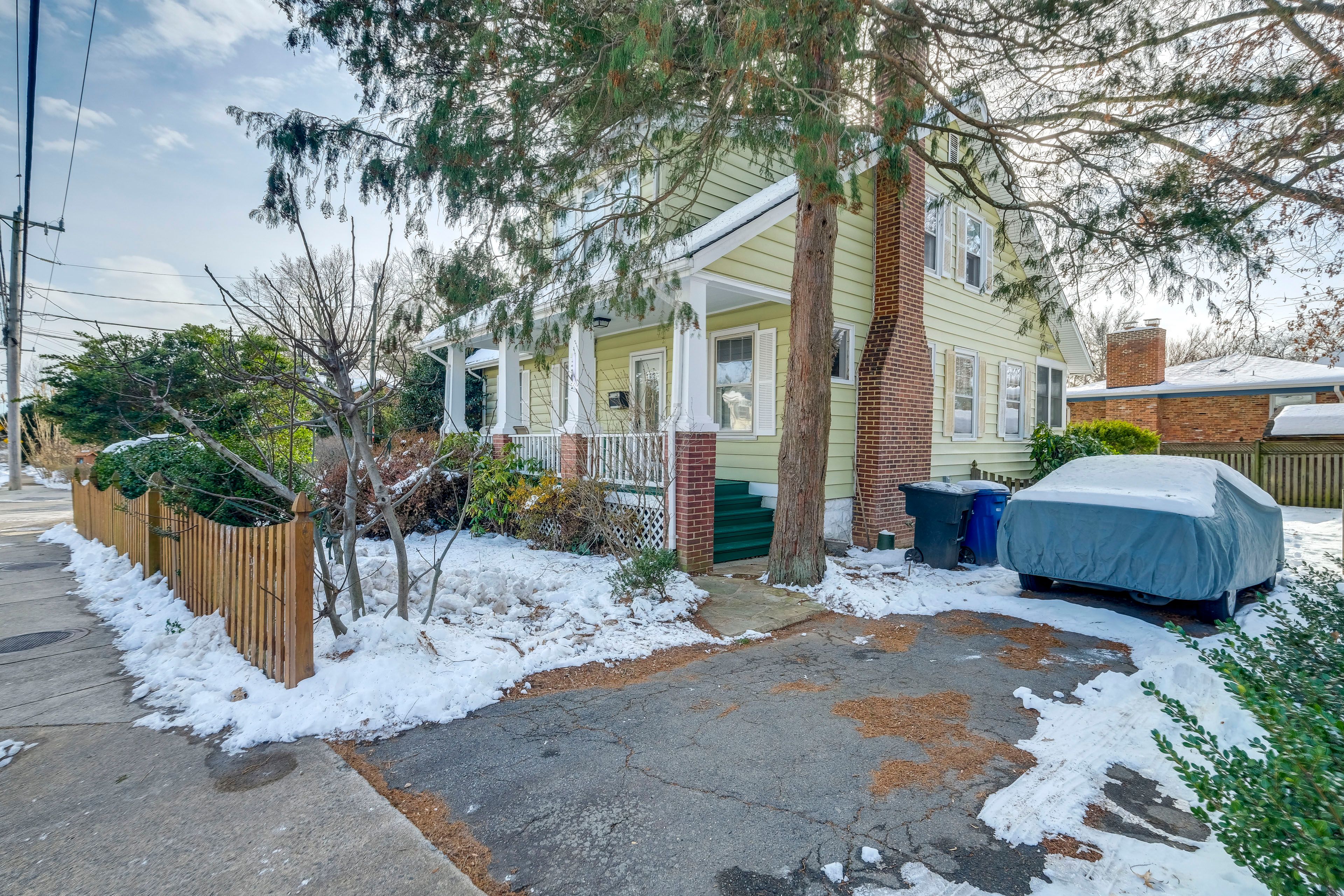 Parking | Driveway (1 Vehicle) | Street Parking