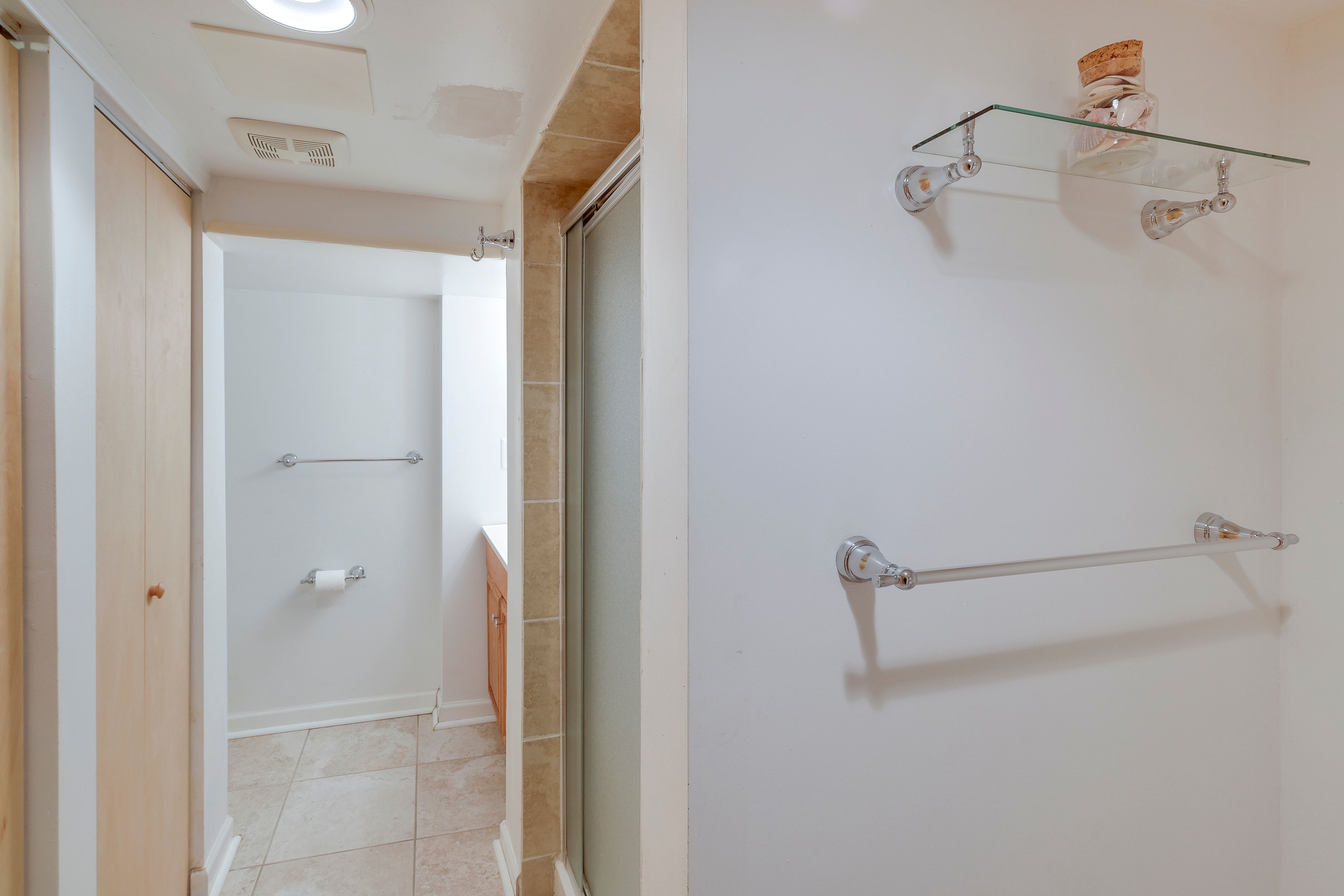 Bathroom | Towels Provided | Basement