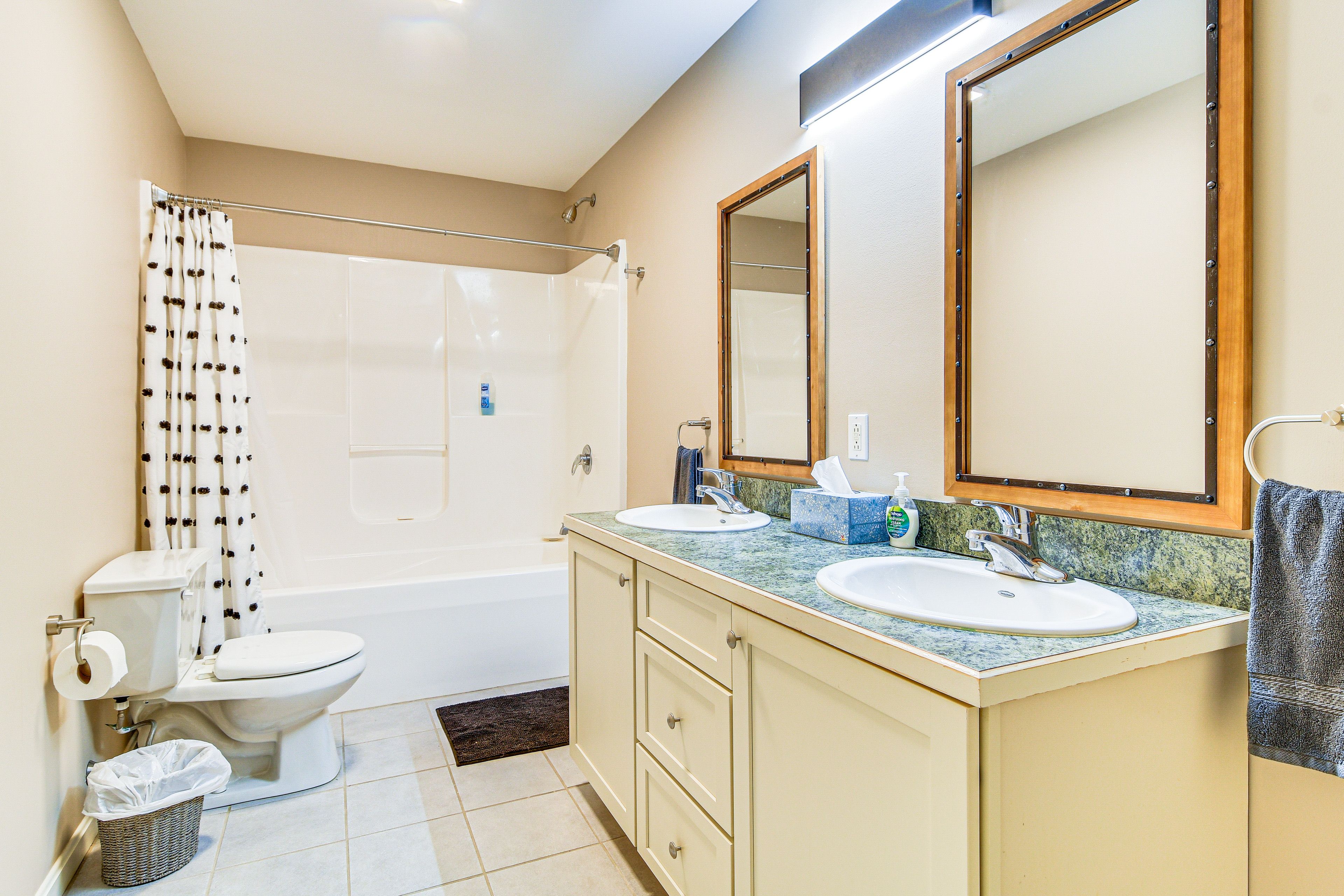 Full Bathroom | 3rd Floor