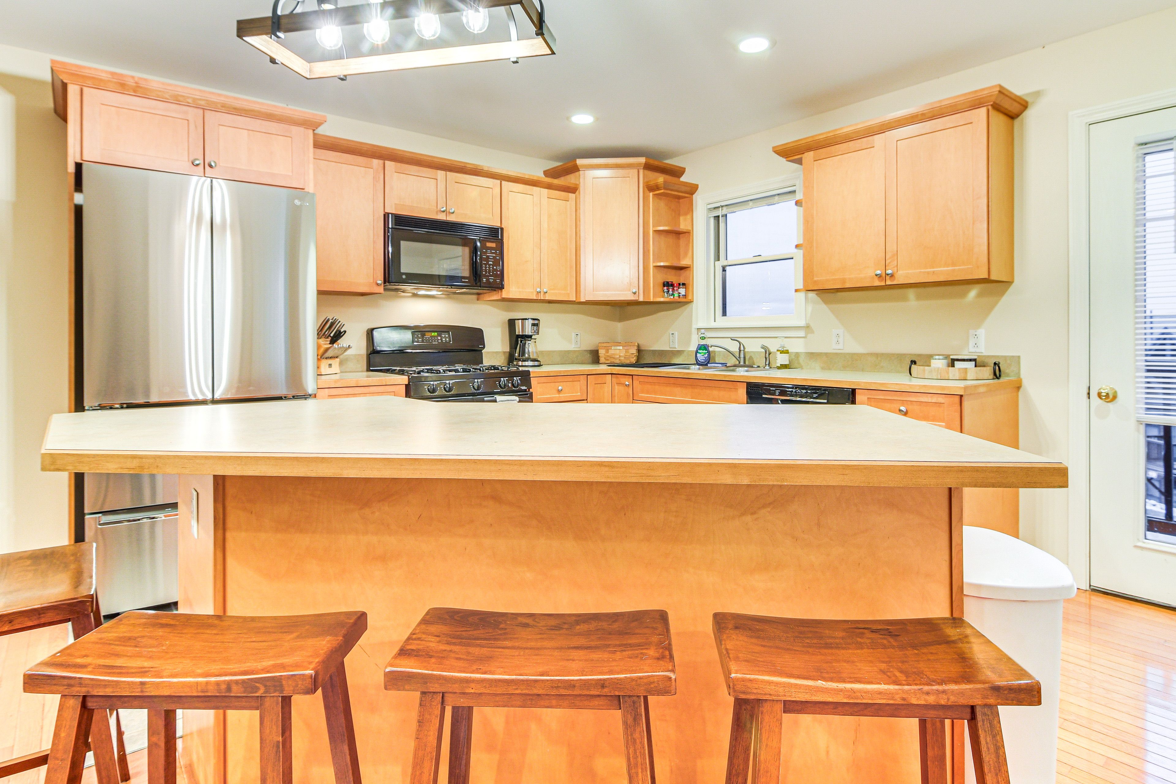 Kitchen | 2nd Floor | Drip Coffee Pot | Dishwasher | Blender