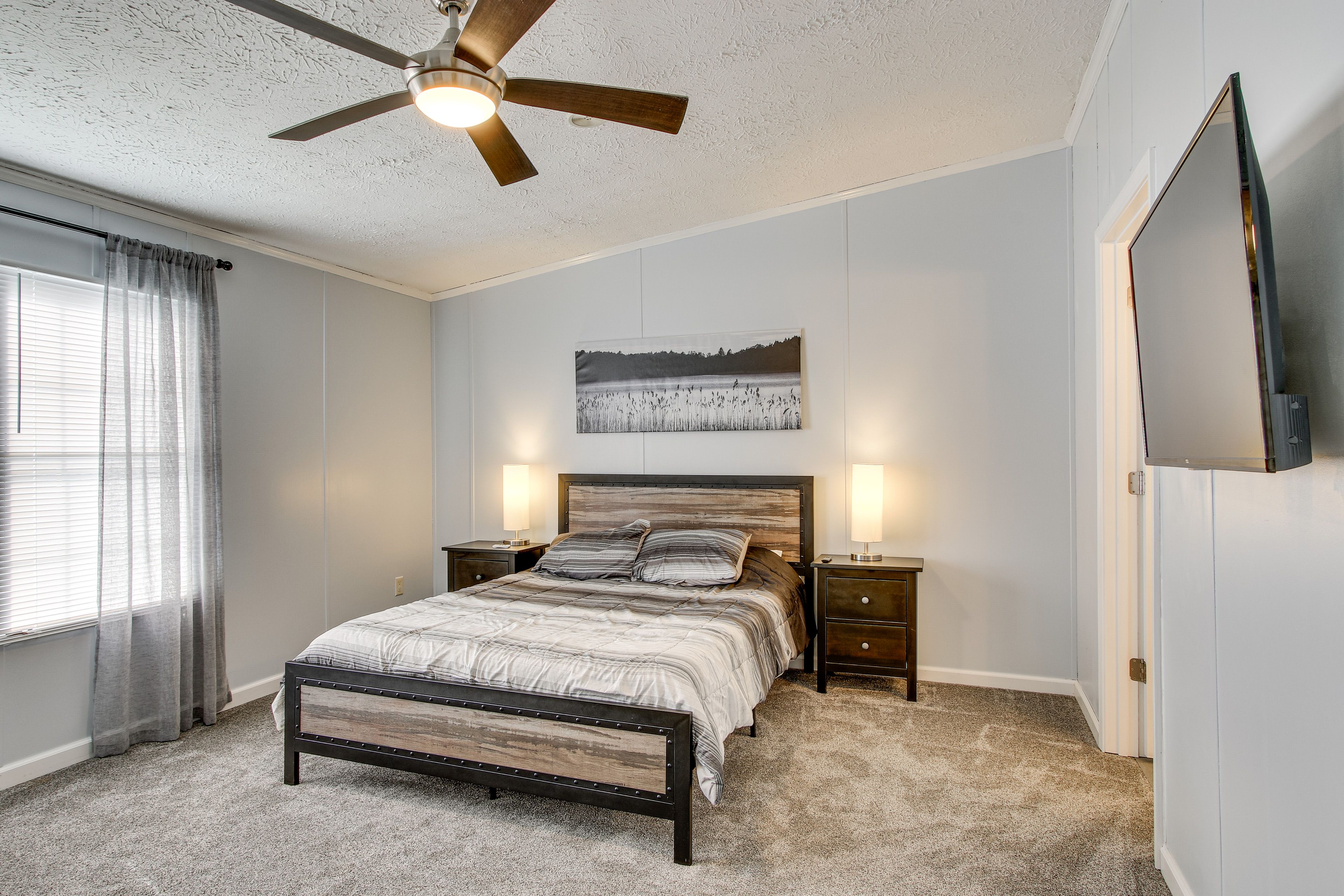 Bedroom 1 | Queen Bed | Smart TV
