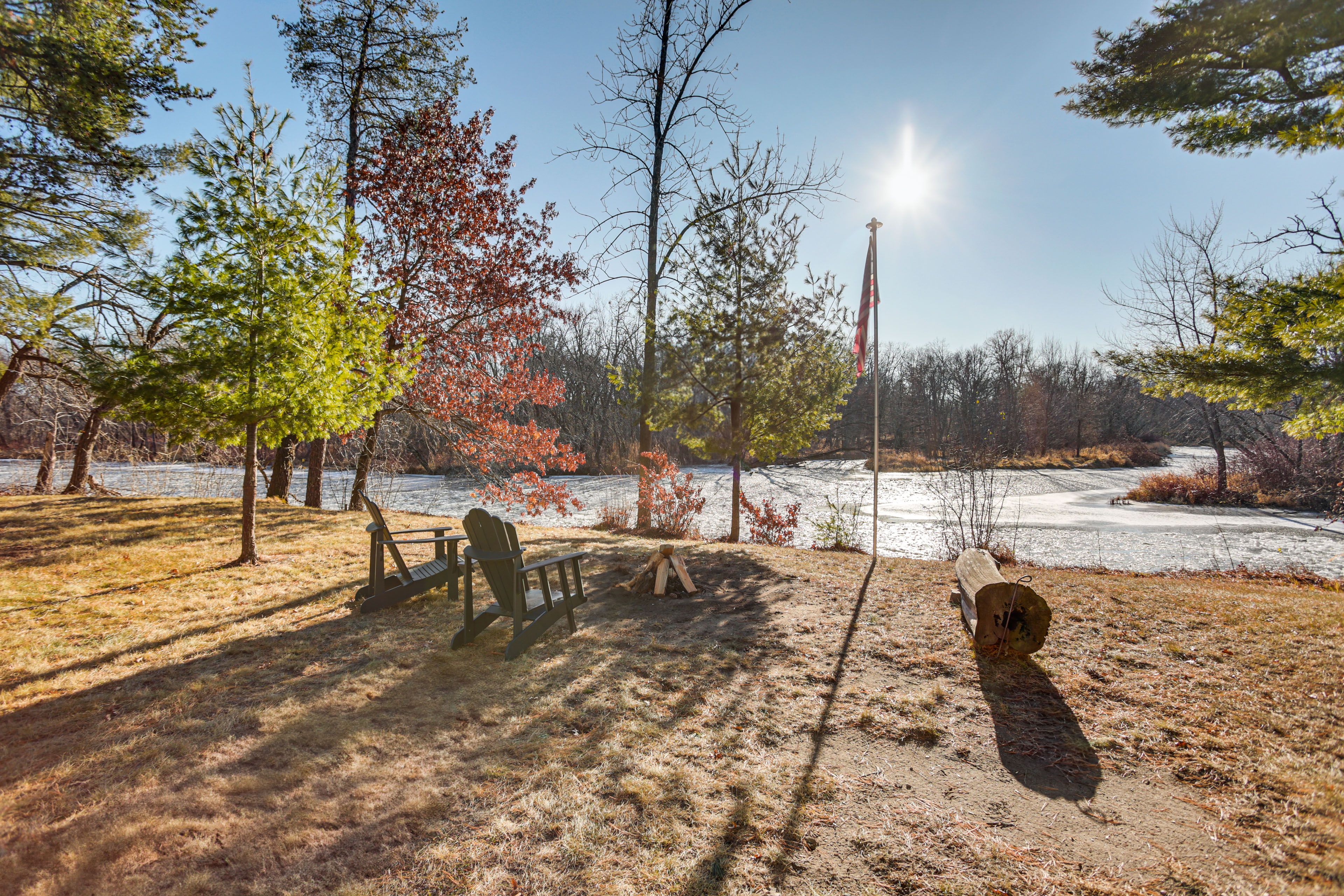 Elk River Vacation Rental | Studio | 1BA | 1 Step Required | 384 Sq Ft