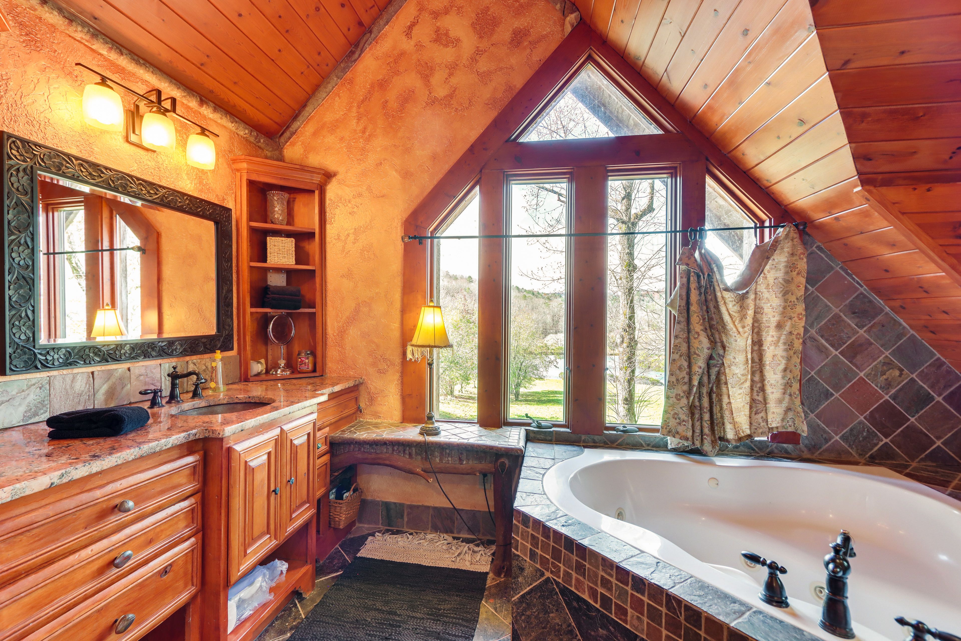 En-Suite Bathroom | Soaking Tub | Shower