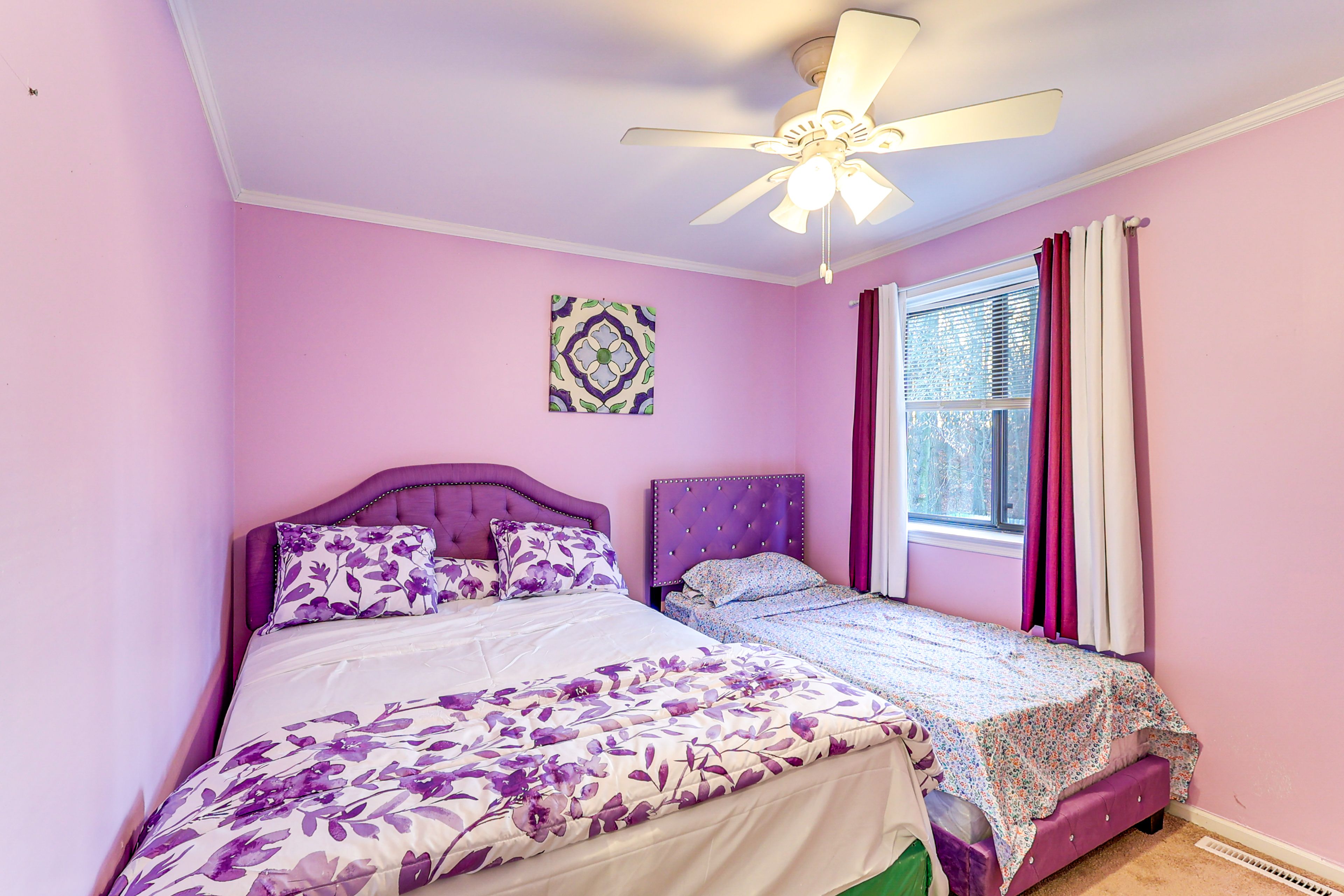 Bedroom 3 | 2nd Floor | Queen Bed | Twin Bed | Smart TV