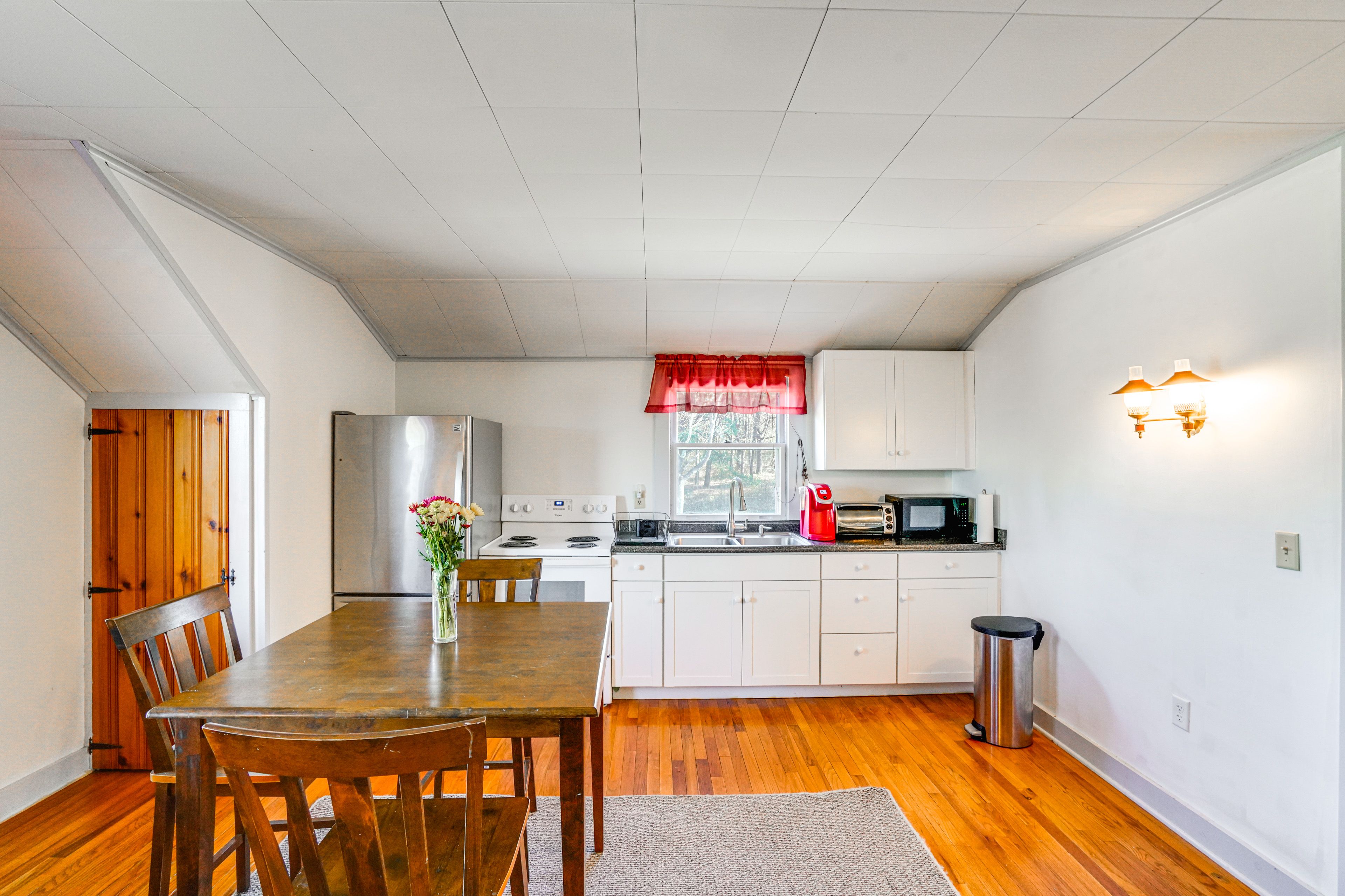 Dining Room | Single-Story Unit on Upper Level | Dishware & Flatware