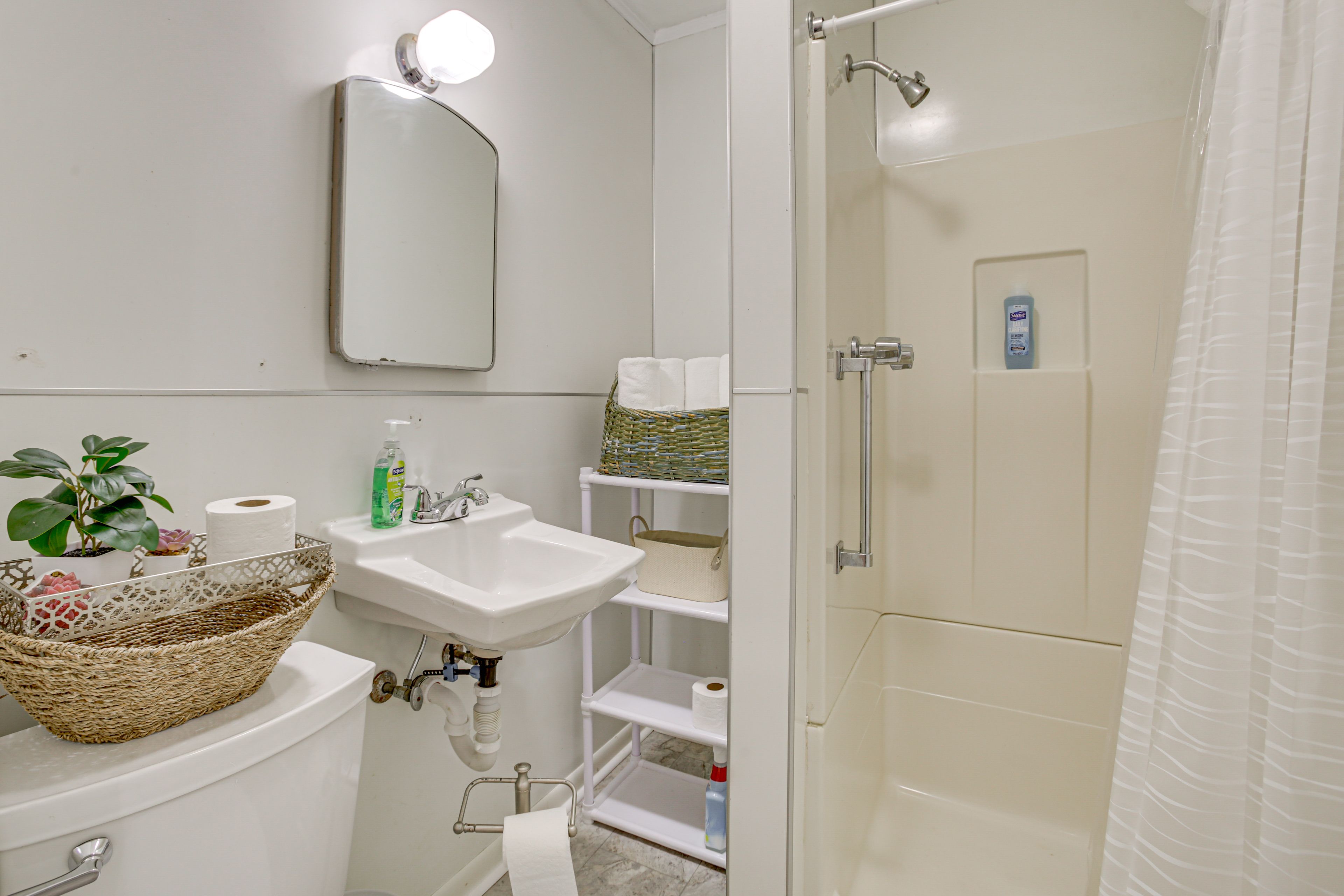 Full Bathroom | Complimentary Toiletries