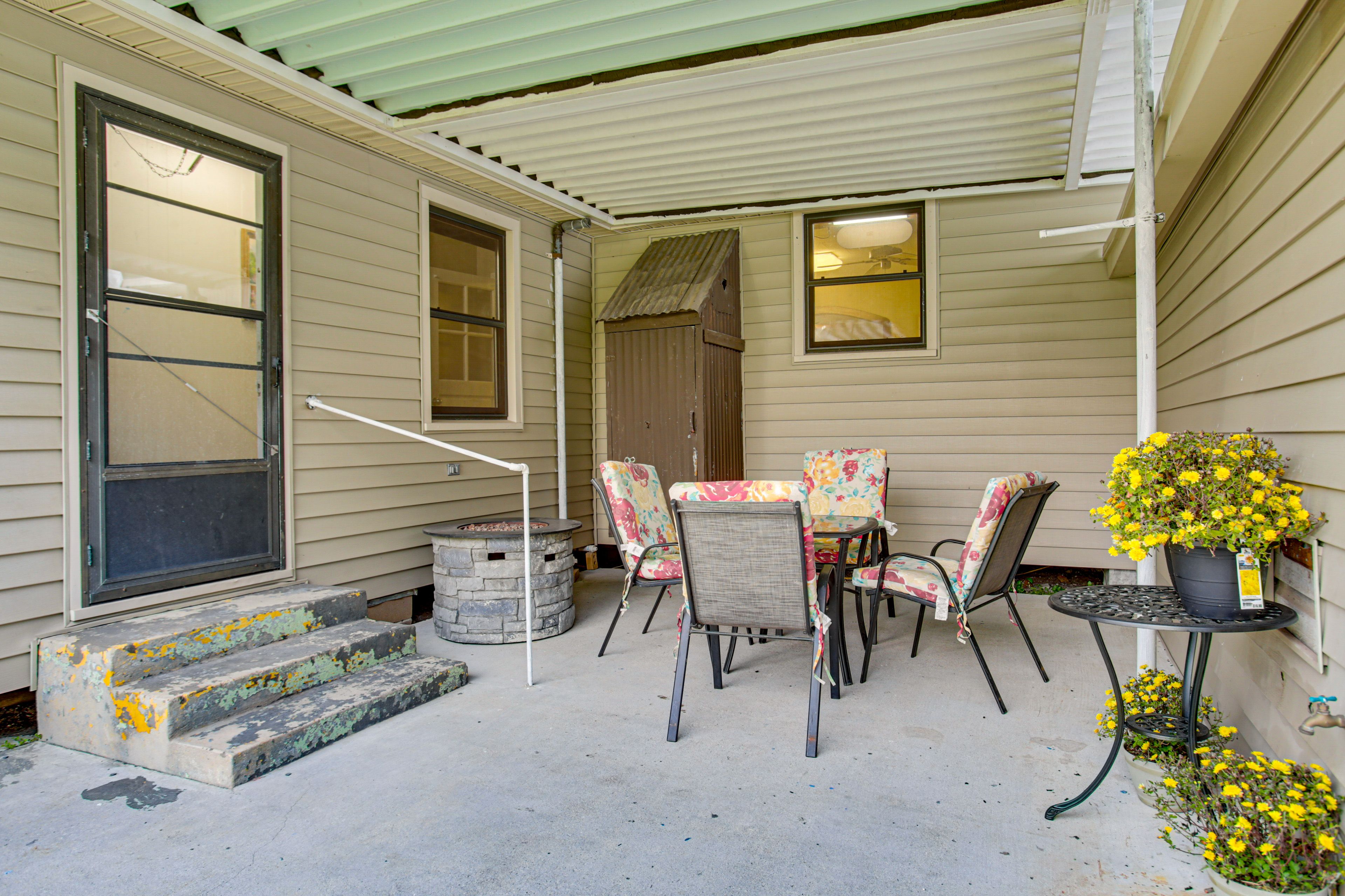 Covered Patio | Gas Grill | Fire Pit