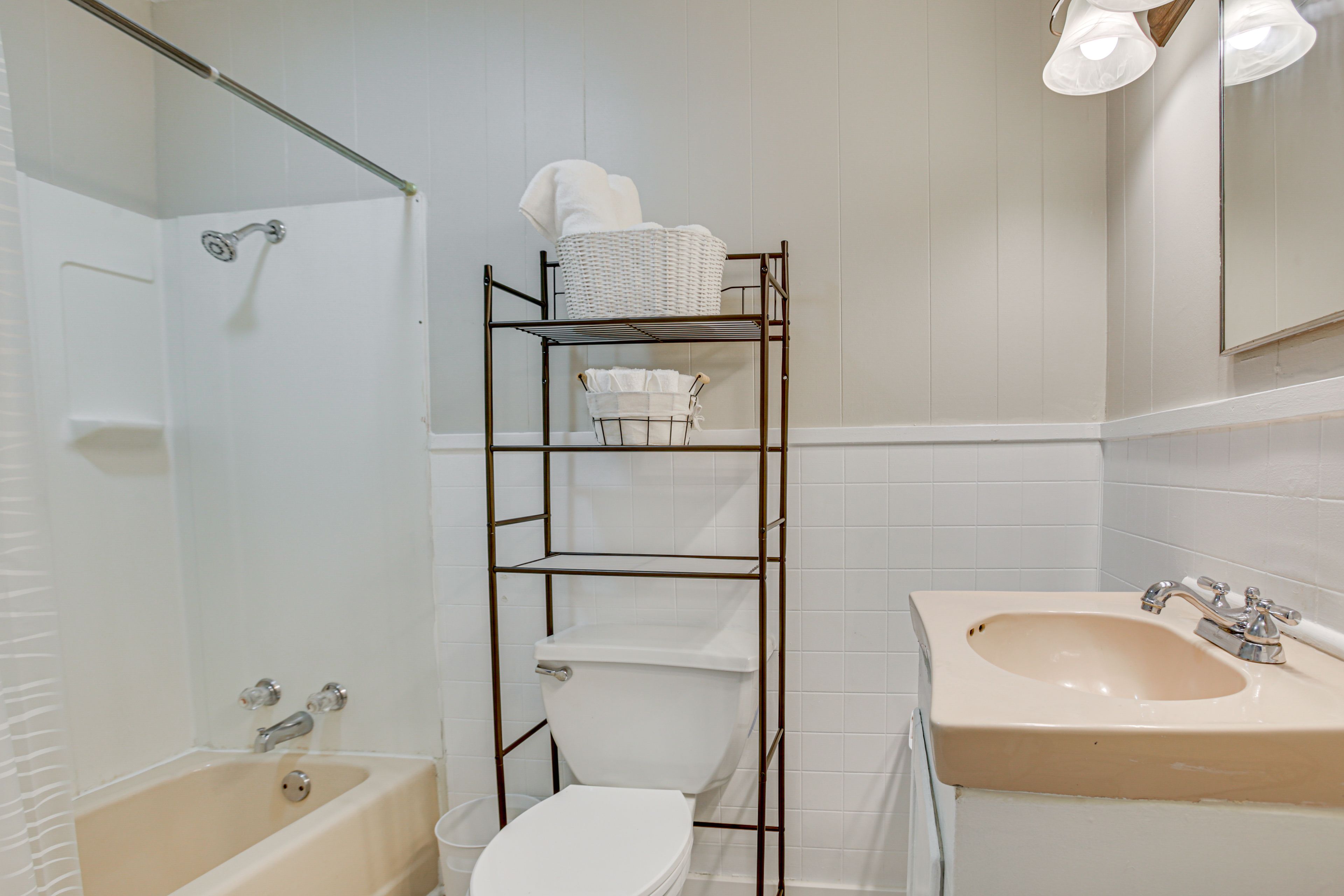 En-Suite Bathroom | Towels Provided