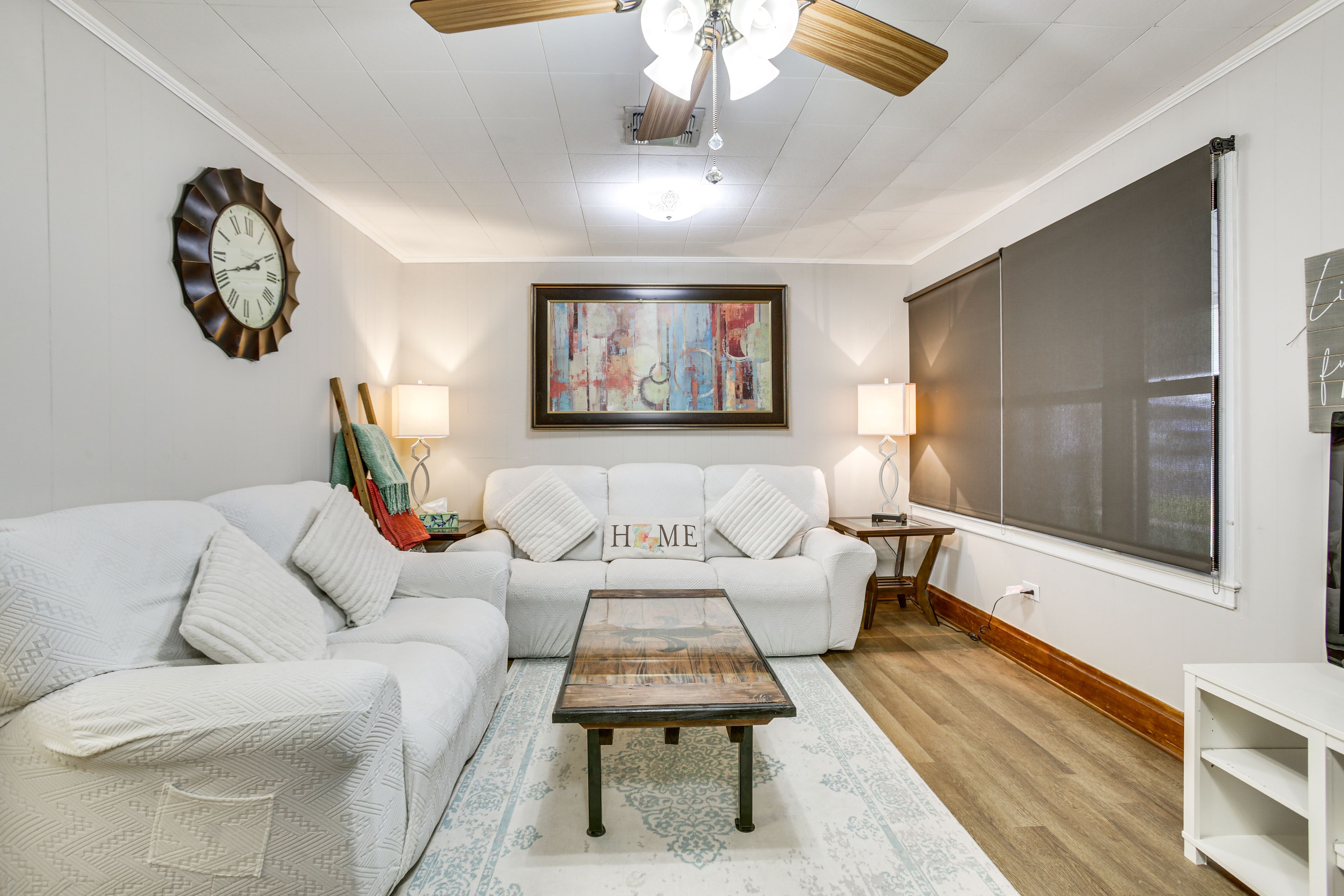 Living Room | Smart TV | Free WiFi | Central A/C & Heating