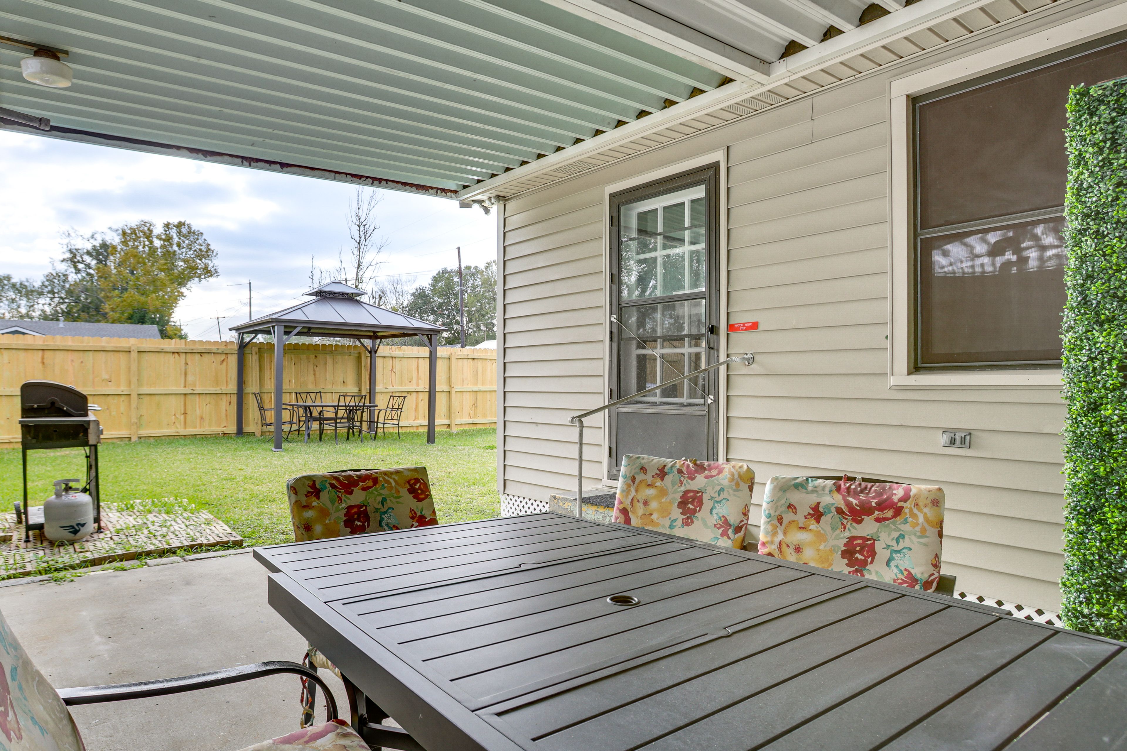 Covered Patio | Gas Grill | Fire Pit