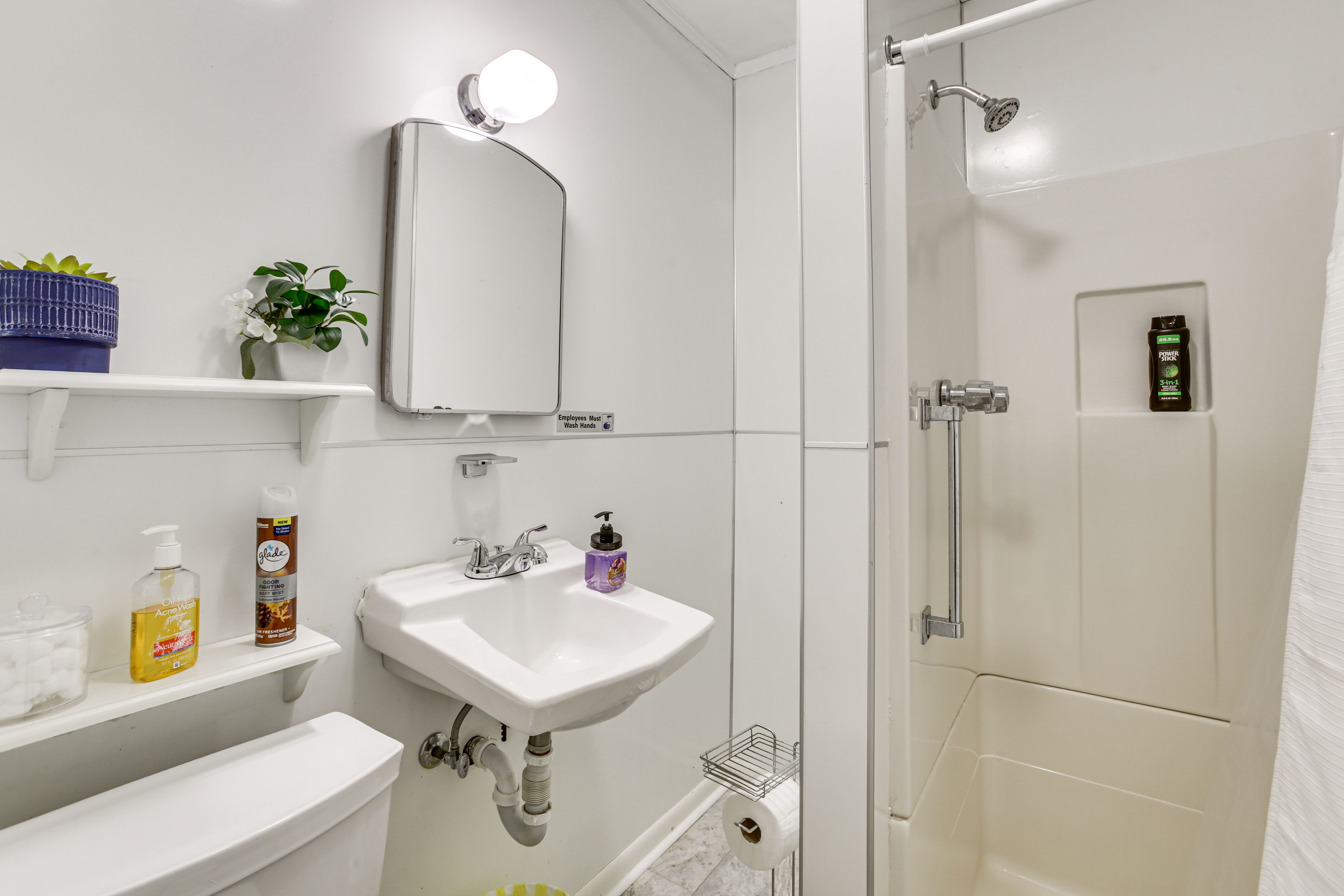 Full Bathroom | Complimentary Toiletries