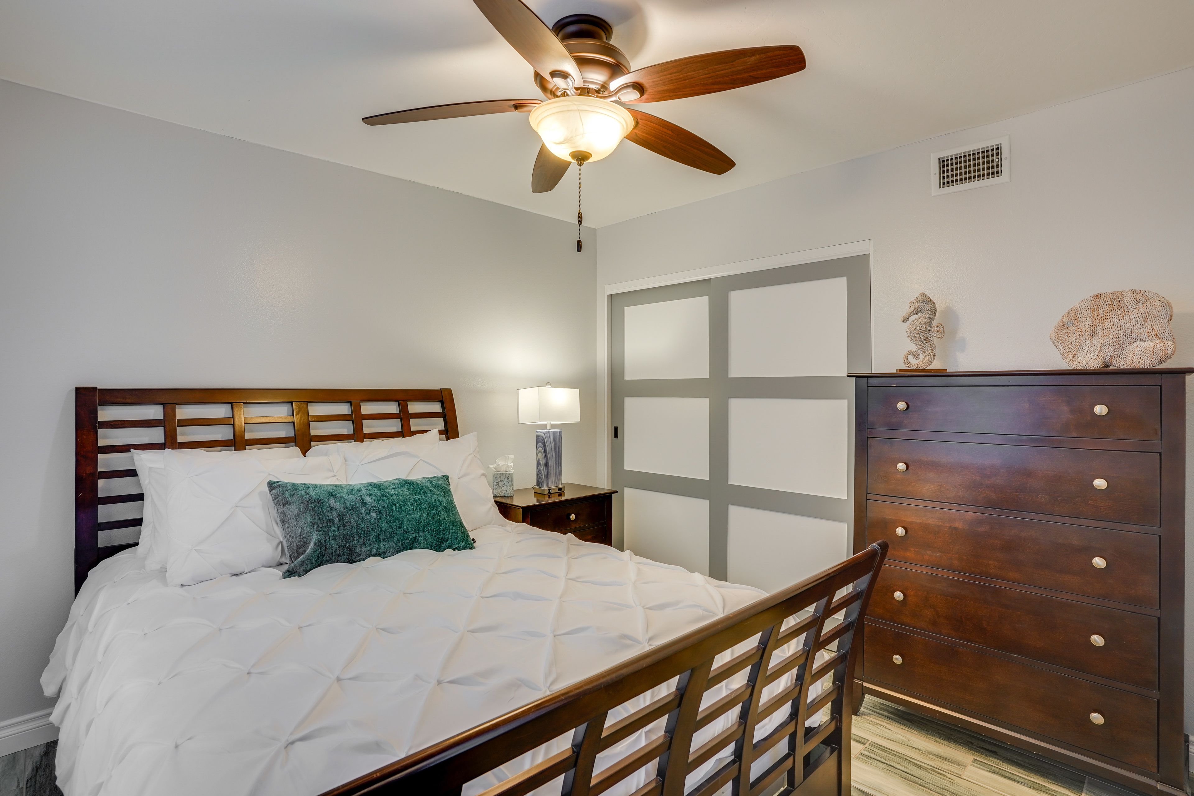 Bedroom 3 | Queen Bed