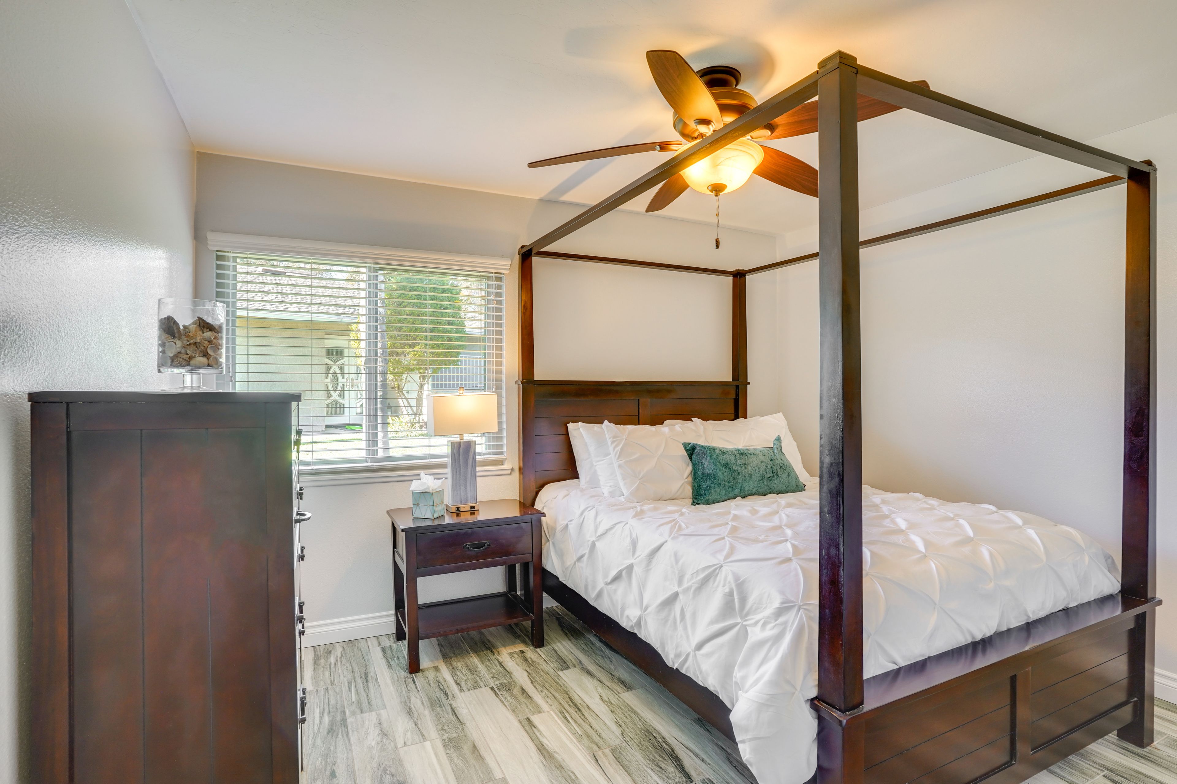 Bedroom 2 | Queen Bed