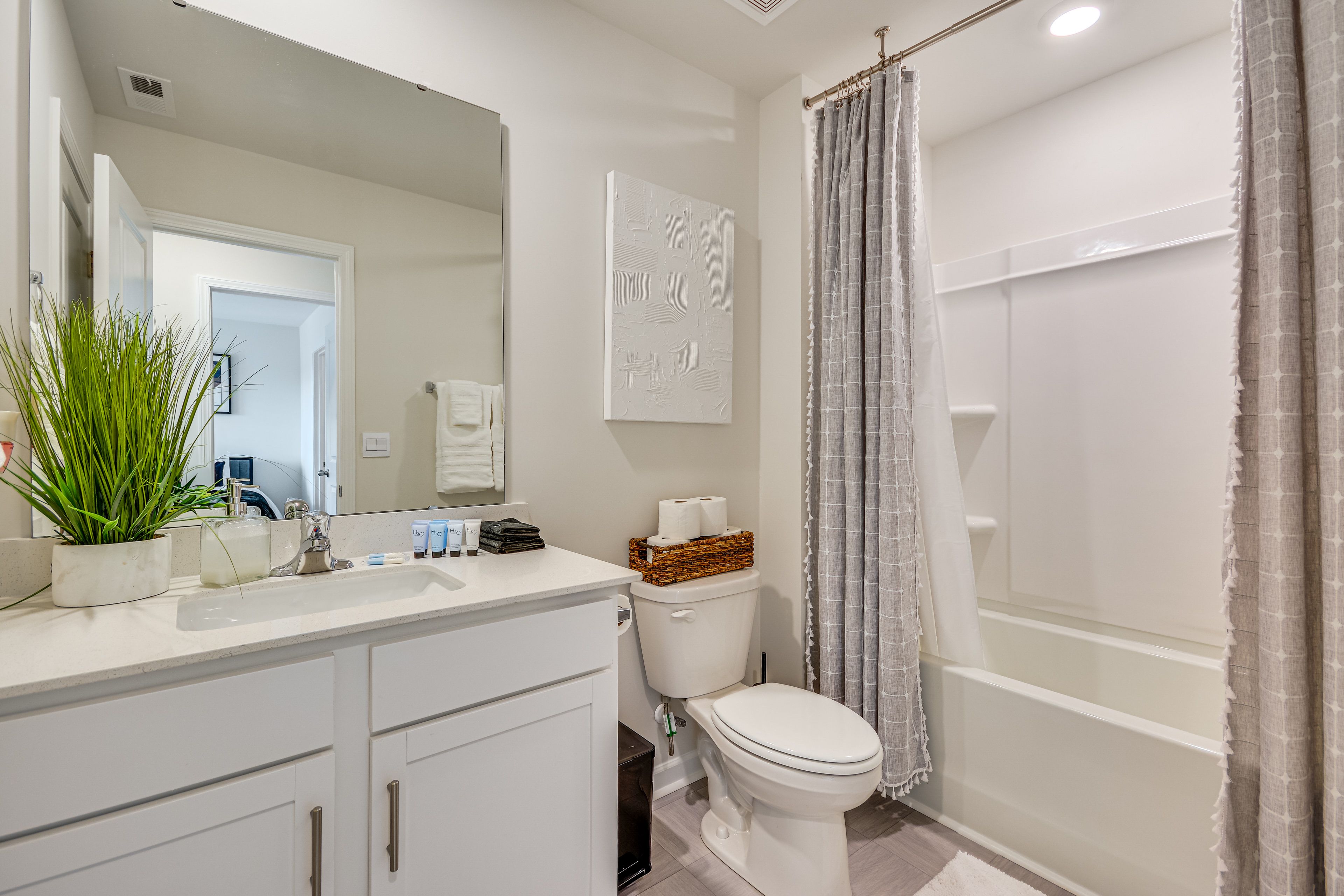 Full Bathroom | 2nd Floor