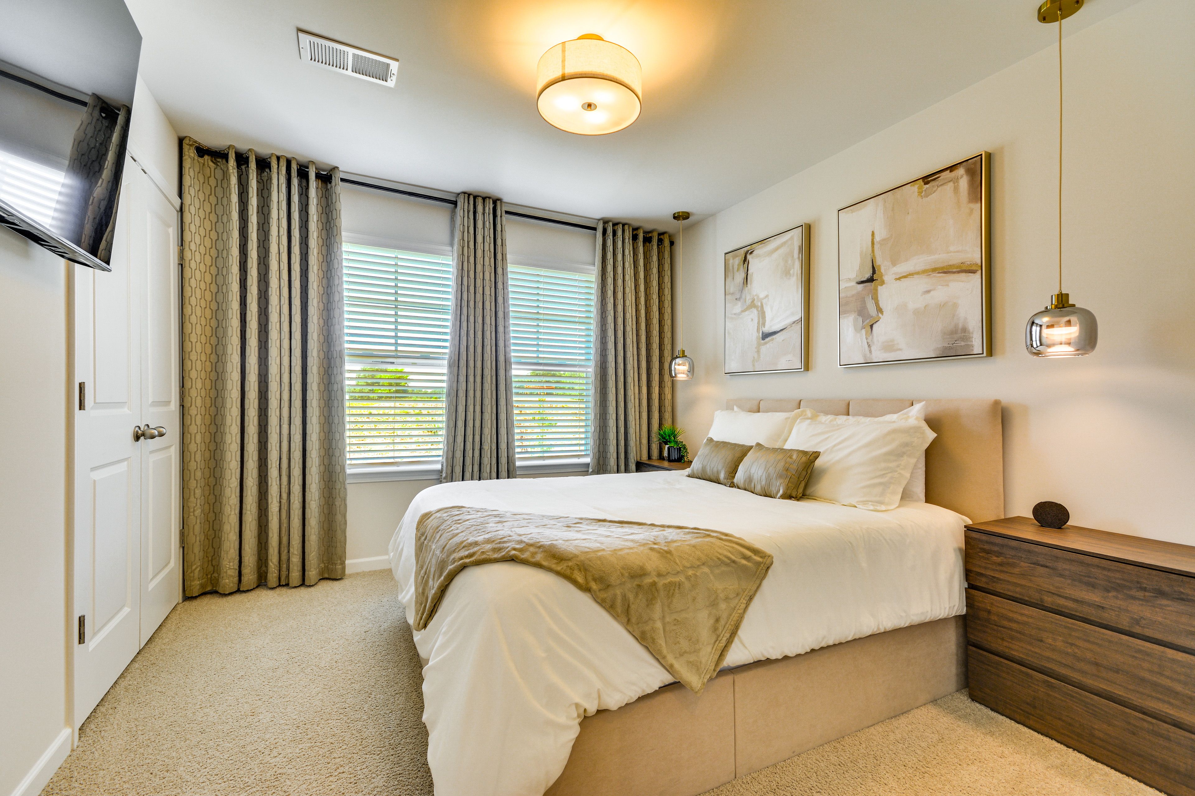 Bedroom 2 | 2nd Floor | Queen Bed