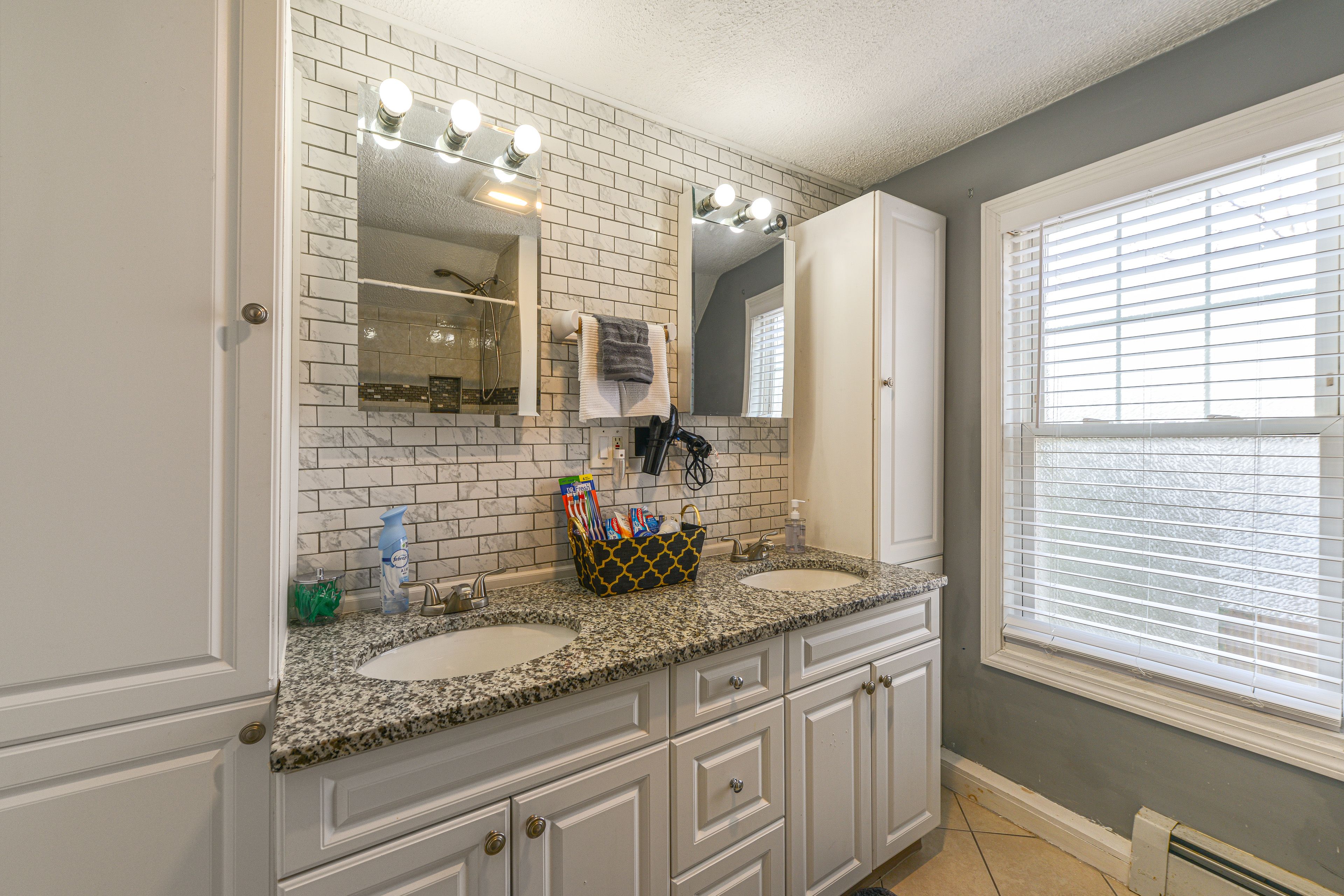 Full Bathroom | 2nd Floor