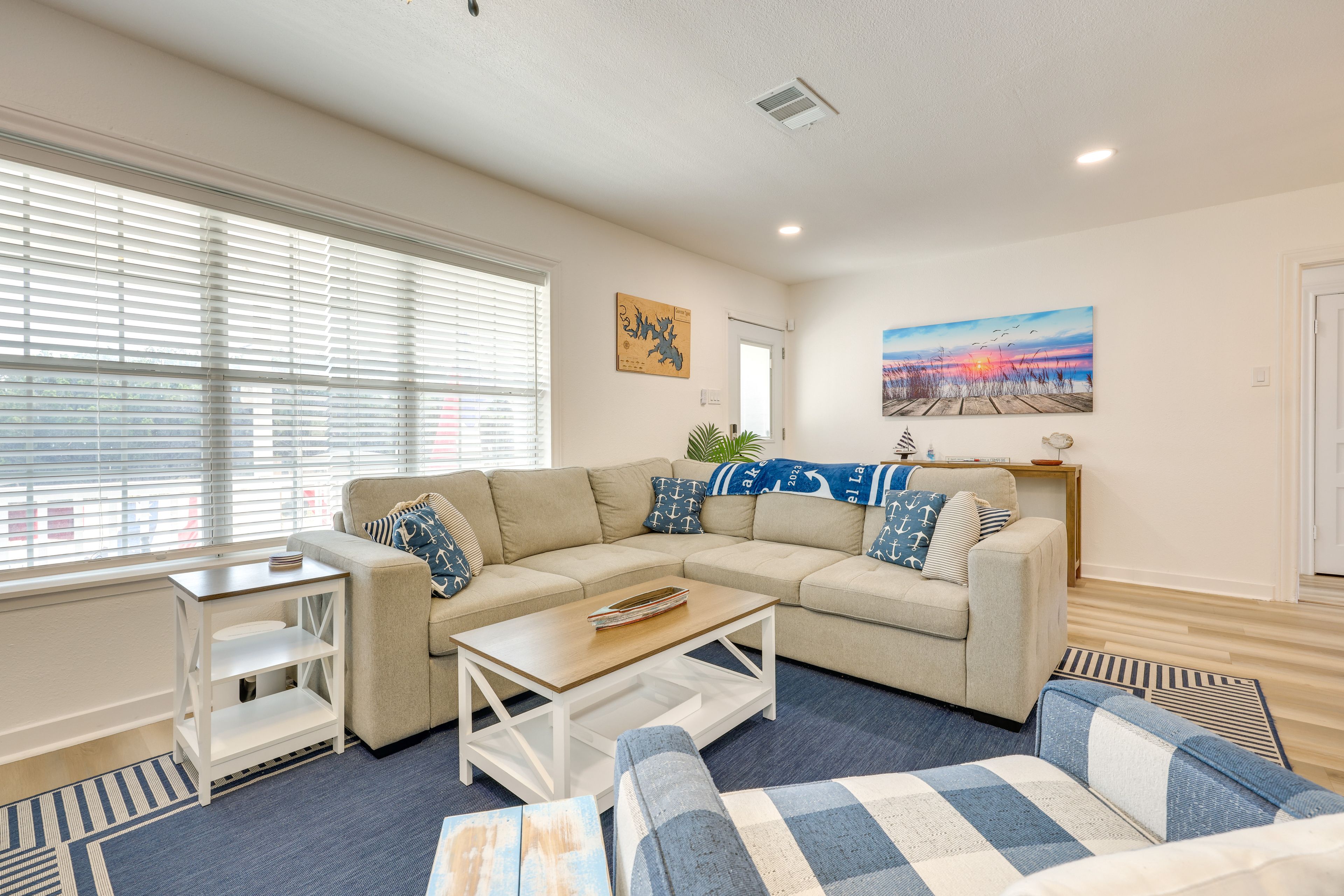 Living Room | Free WiFi | Central Heating & A/C