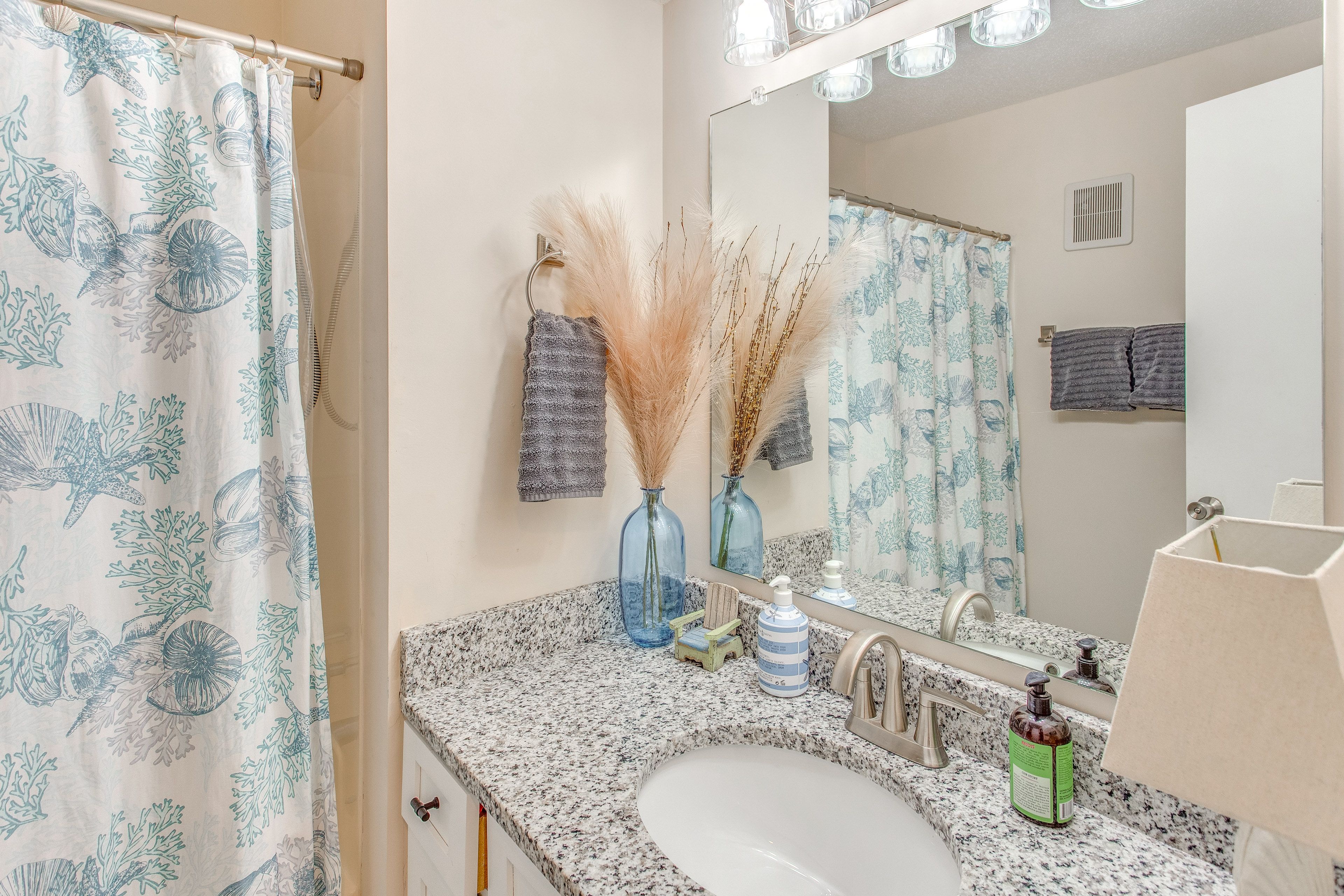 Full Bath | Complimentary Toiletries