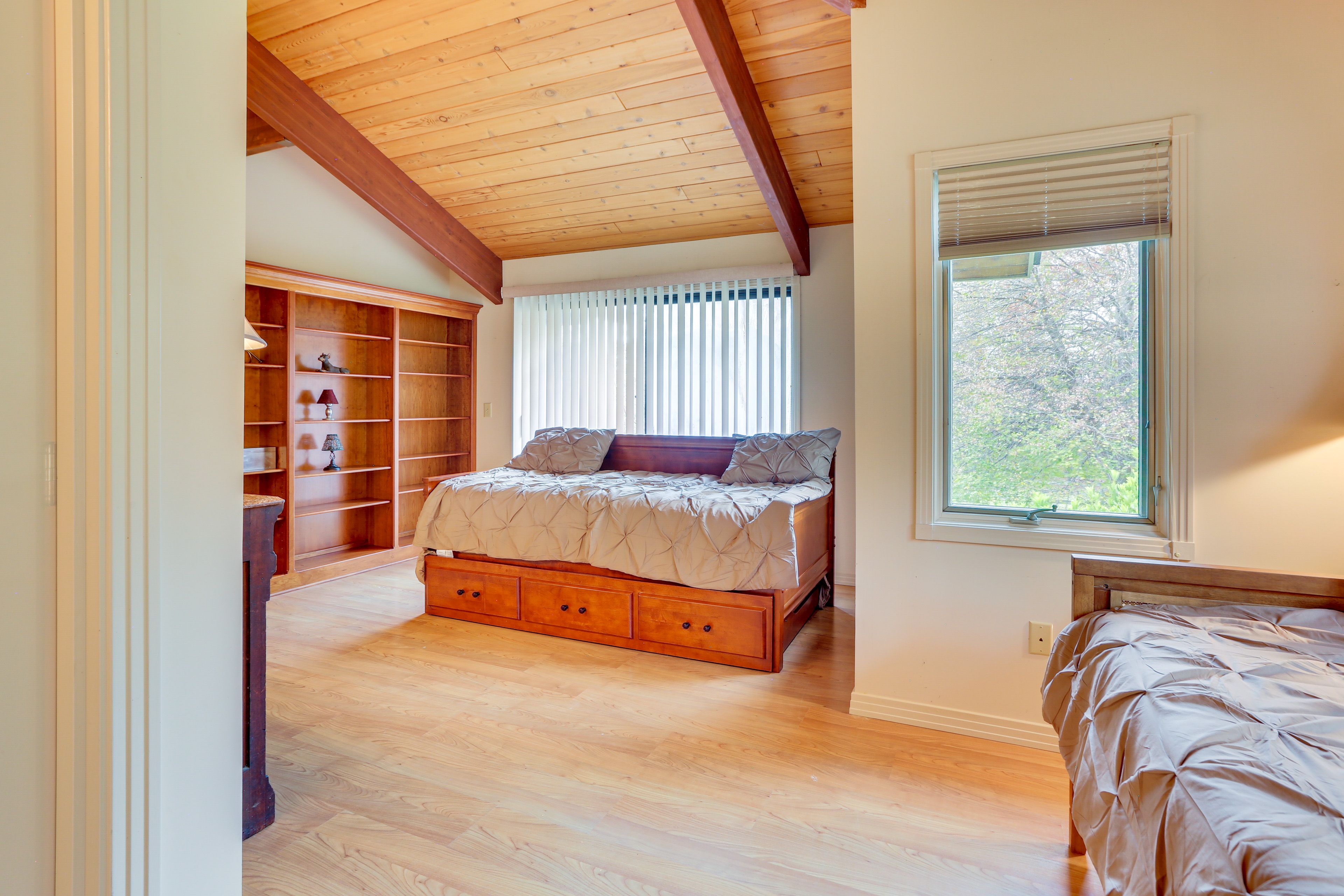 Sunroom | Main Level | 2 Twin Daybeds w/ Twin Trundles