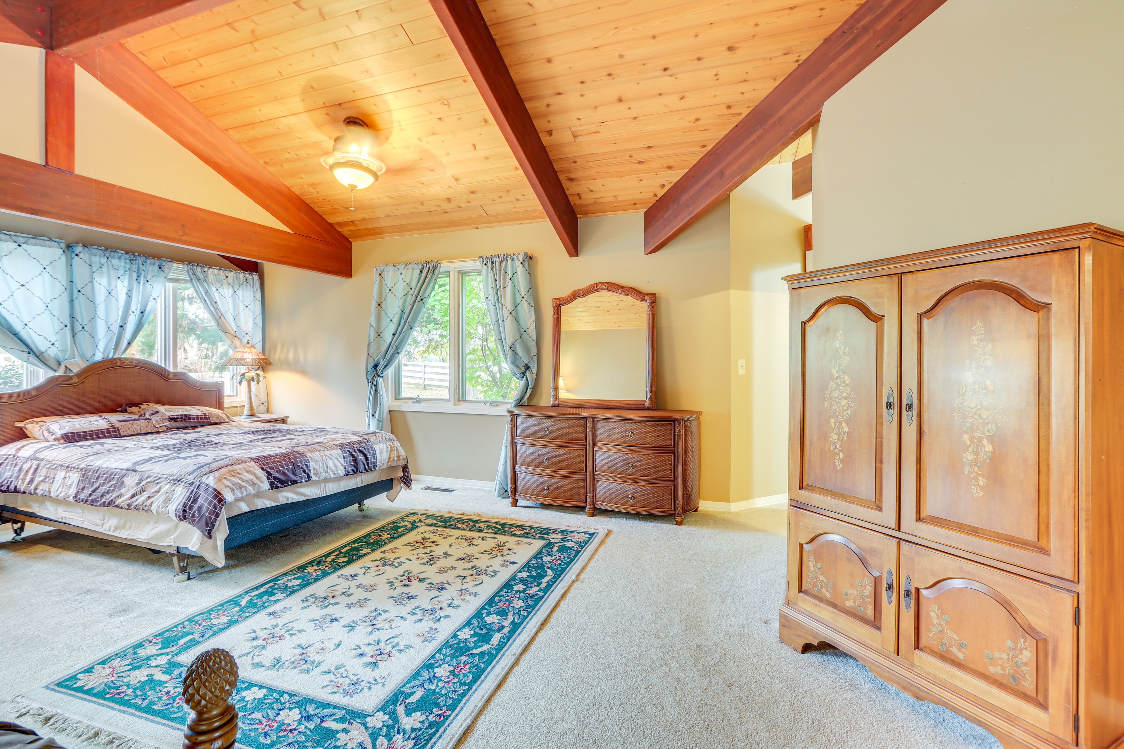 Bedroom 1 | Main Level | Queen Bed | Twin Daybed w/ Twin Trundle
