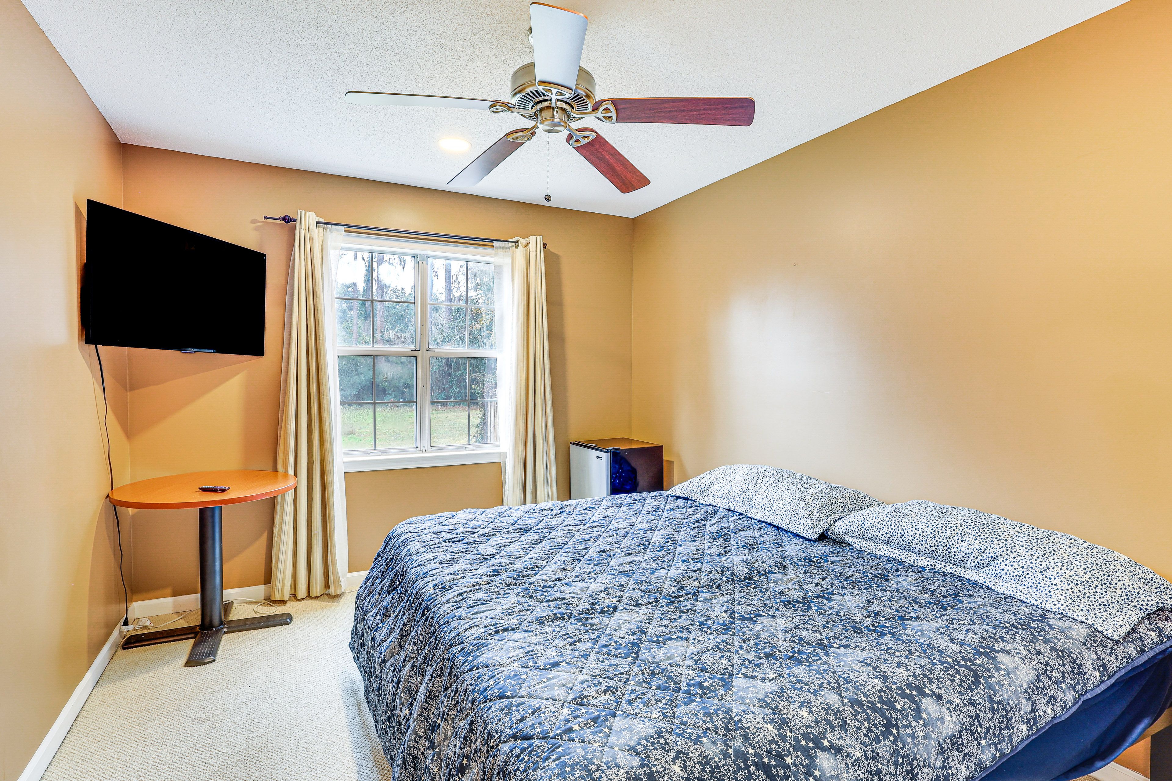 Bedroom 2 | King Bed | Flat-Screen TV