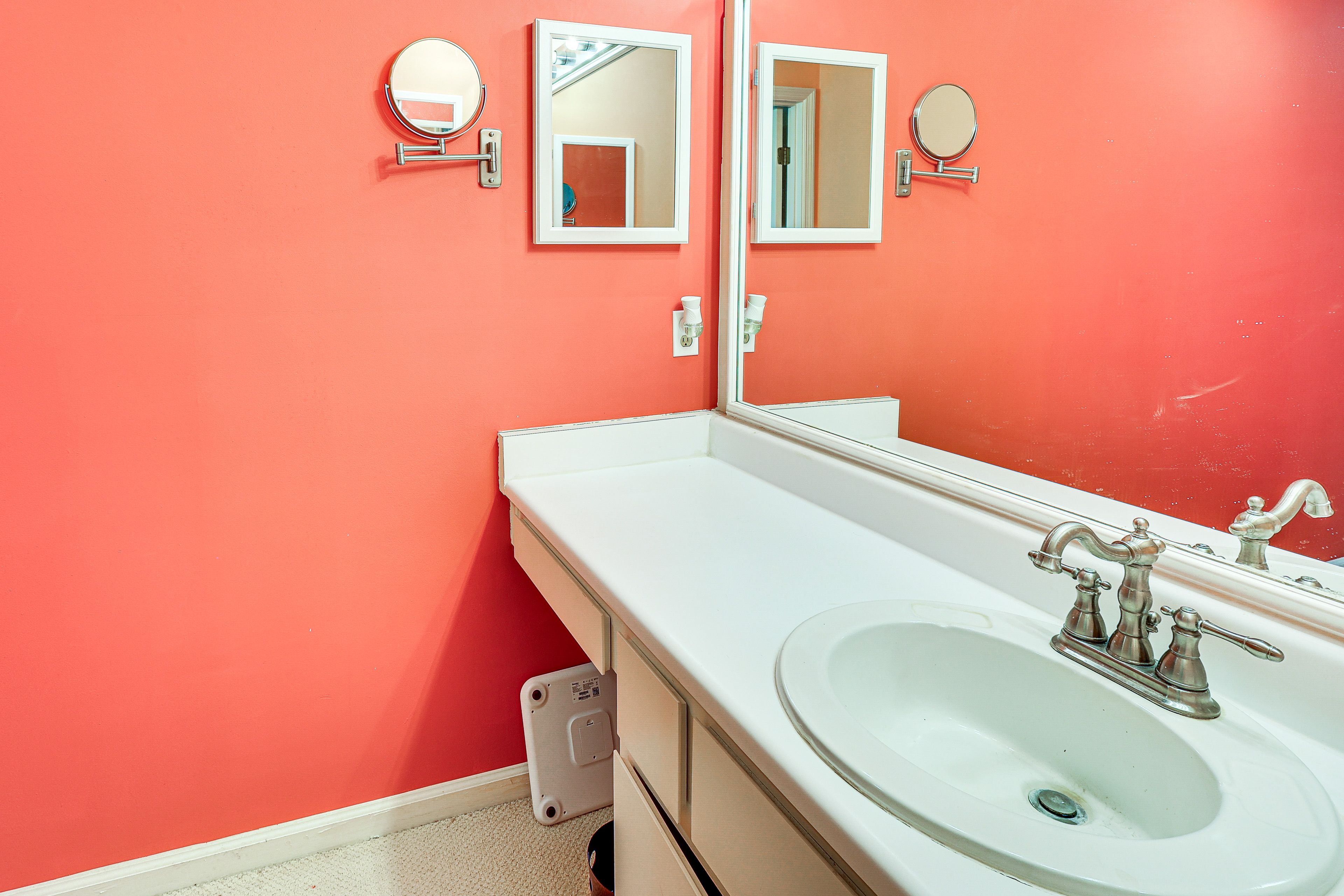 Full Bathroom | Towels Provided