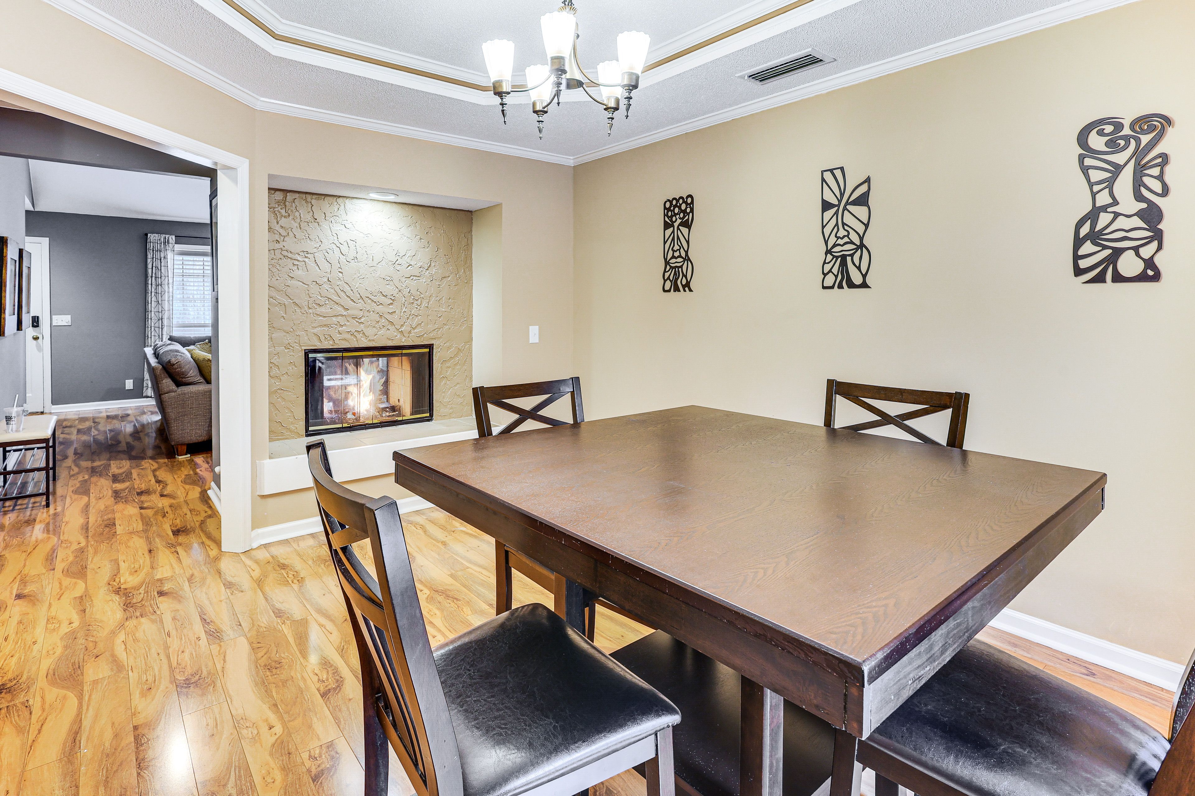 Dining Area | Dishware/Flatware