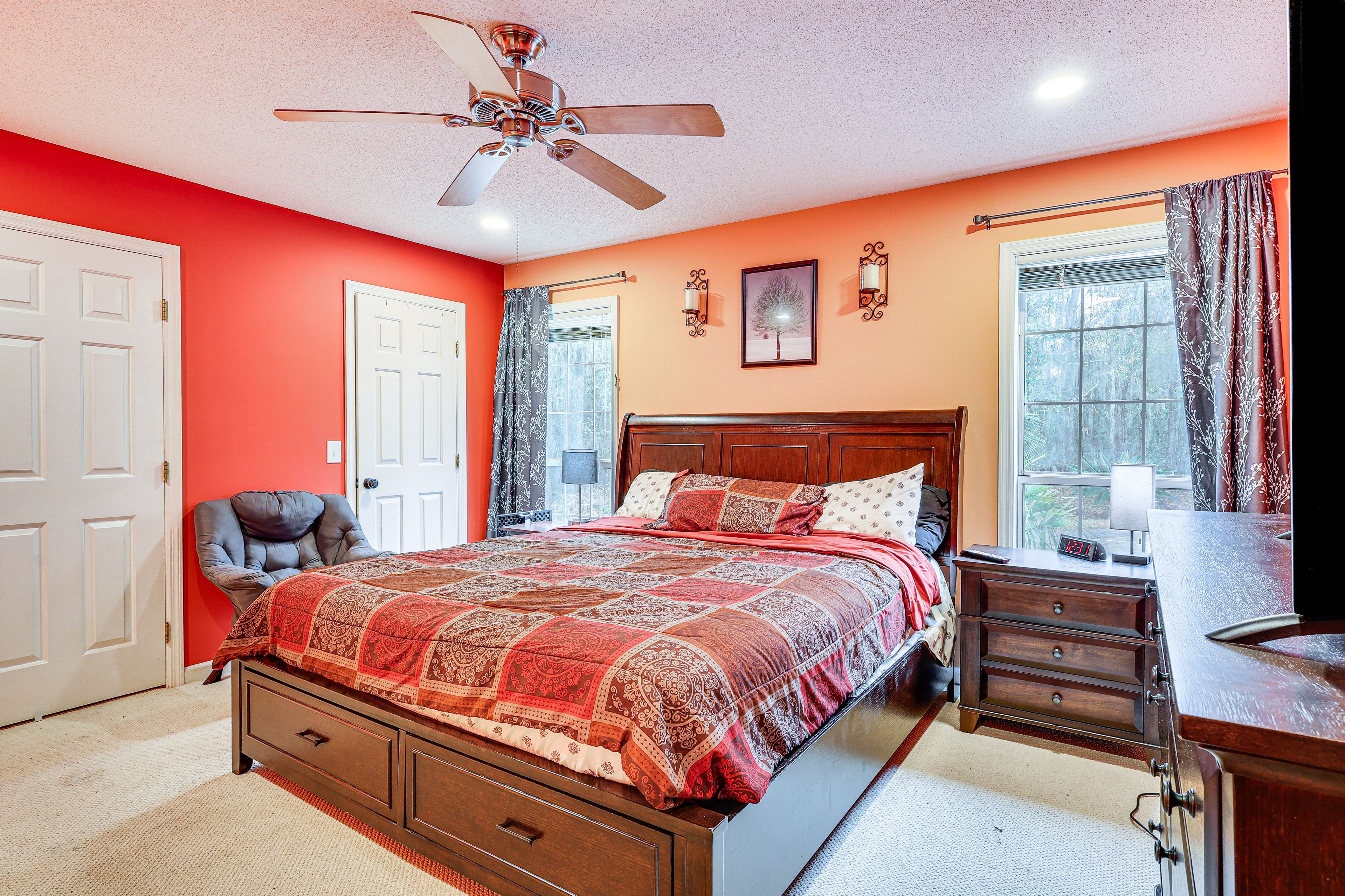 Bedroom 1 | King Bed | Flat-Screen TV