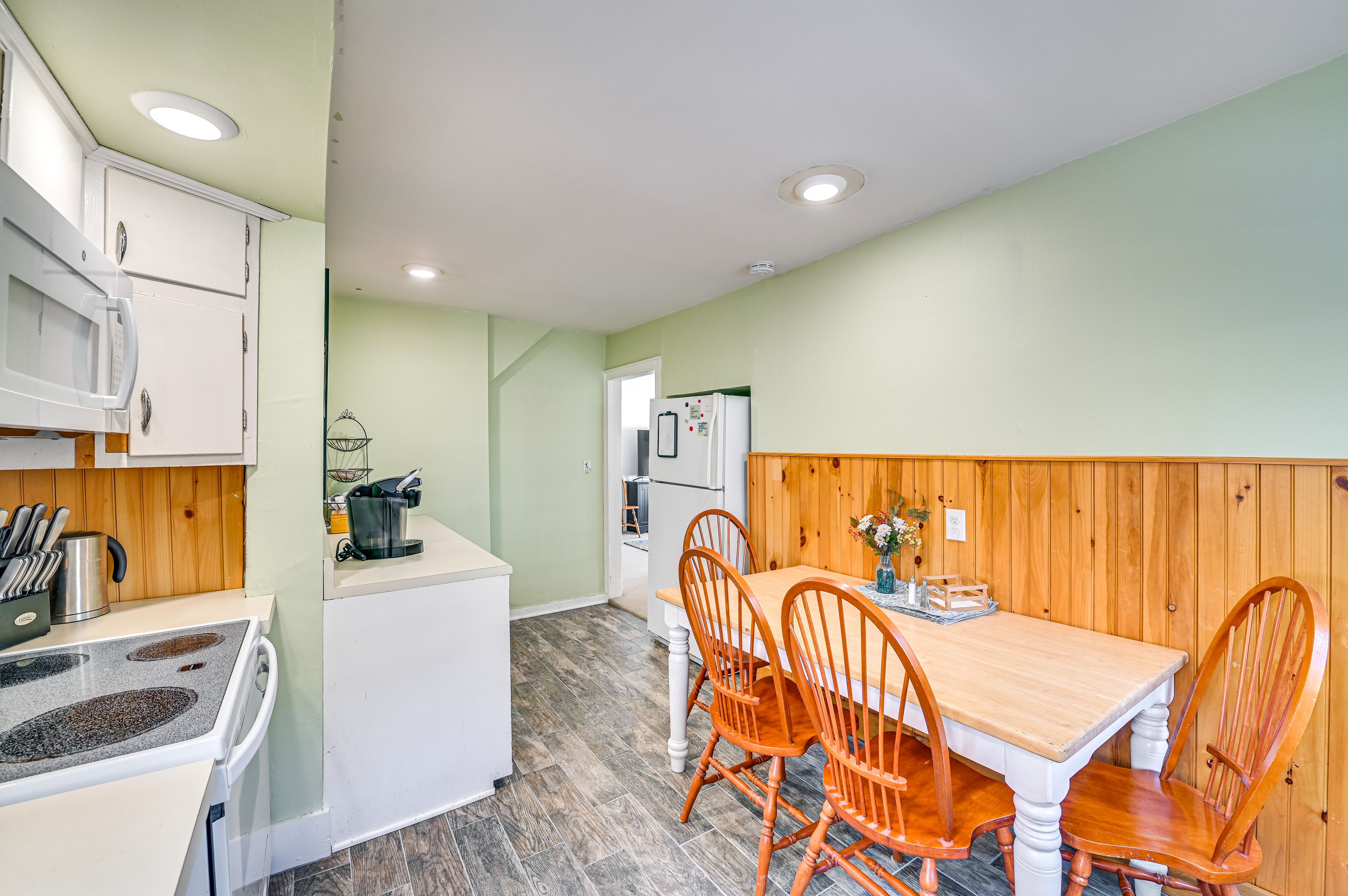 Dining Area | Dishware & Flatware
