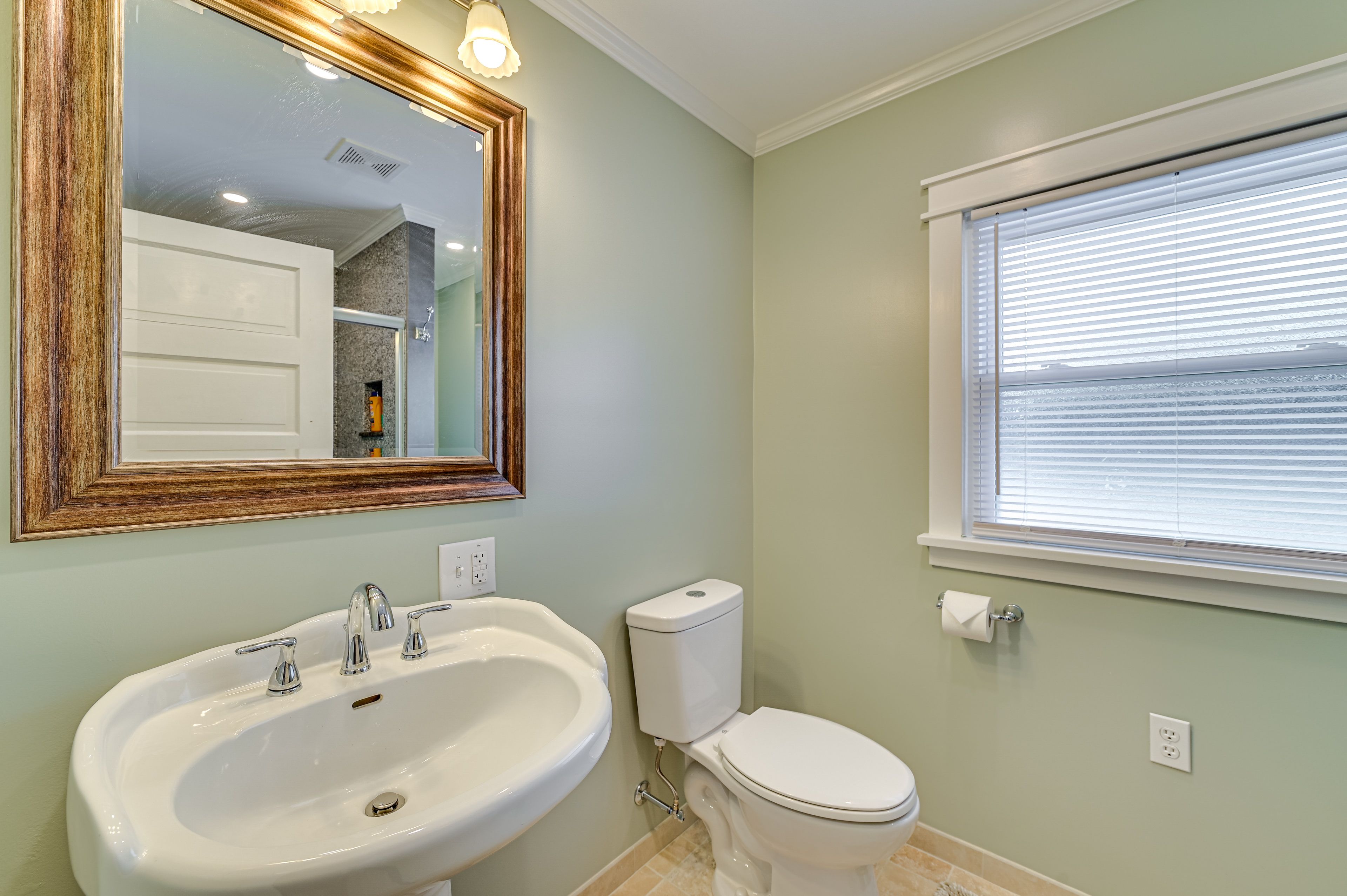 Full Bath | Towels | Hair Dryer