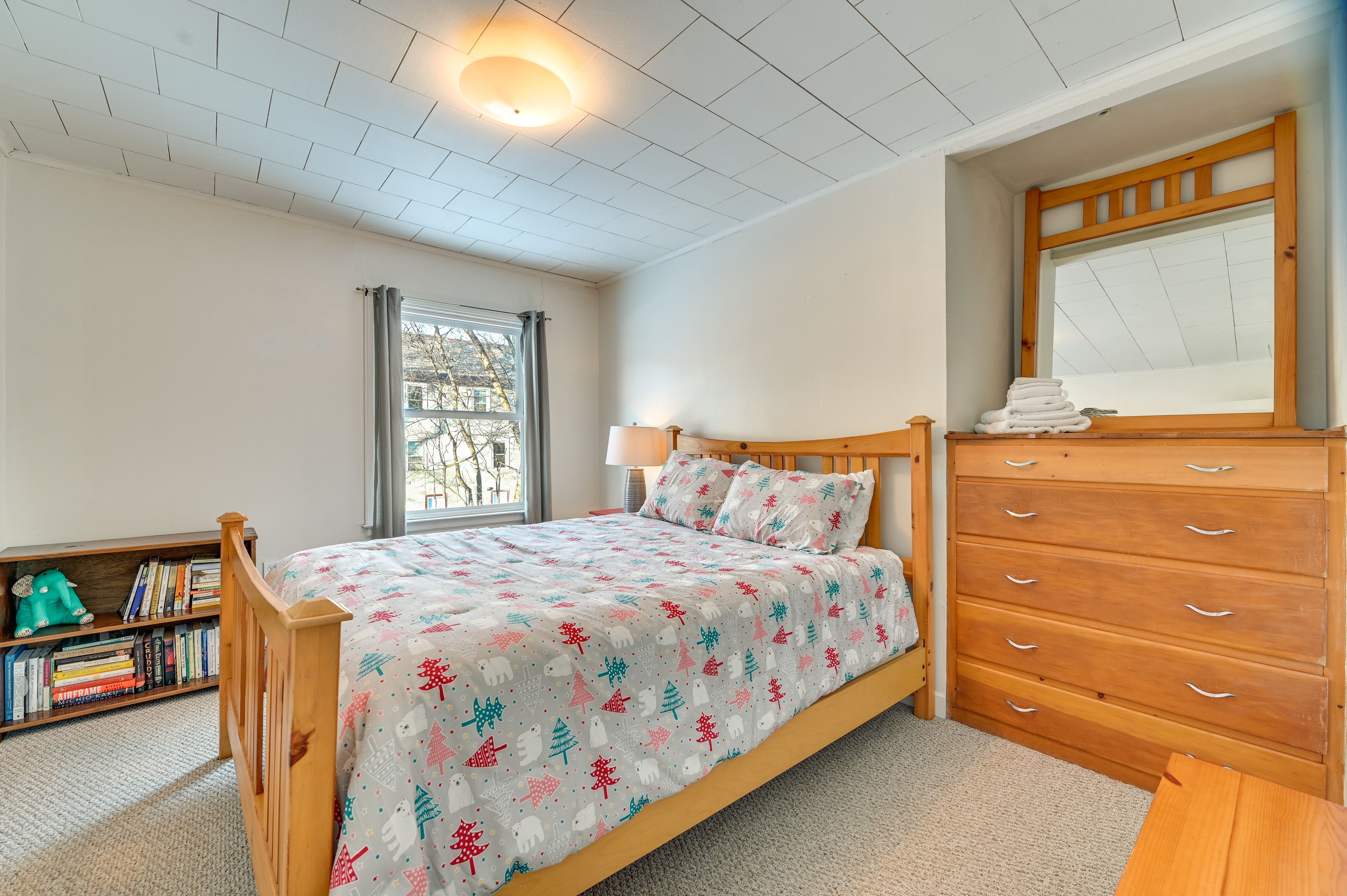 Bedroom 2 | Queen Bed
