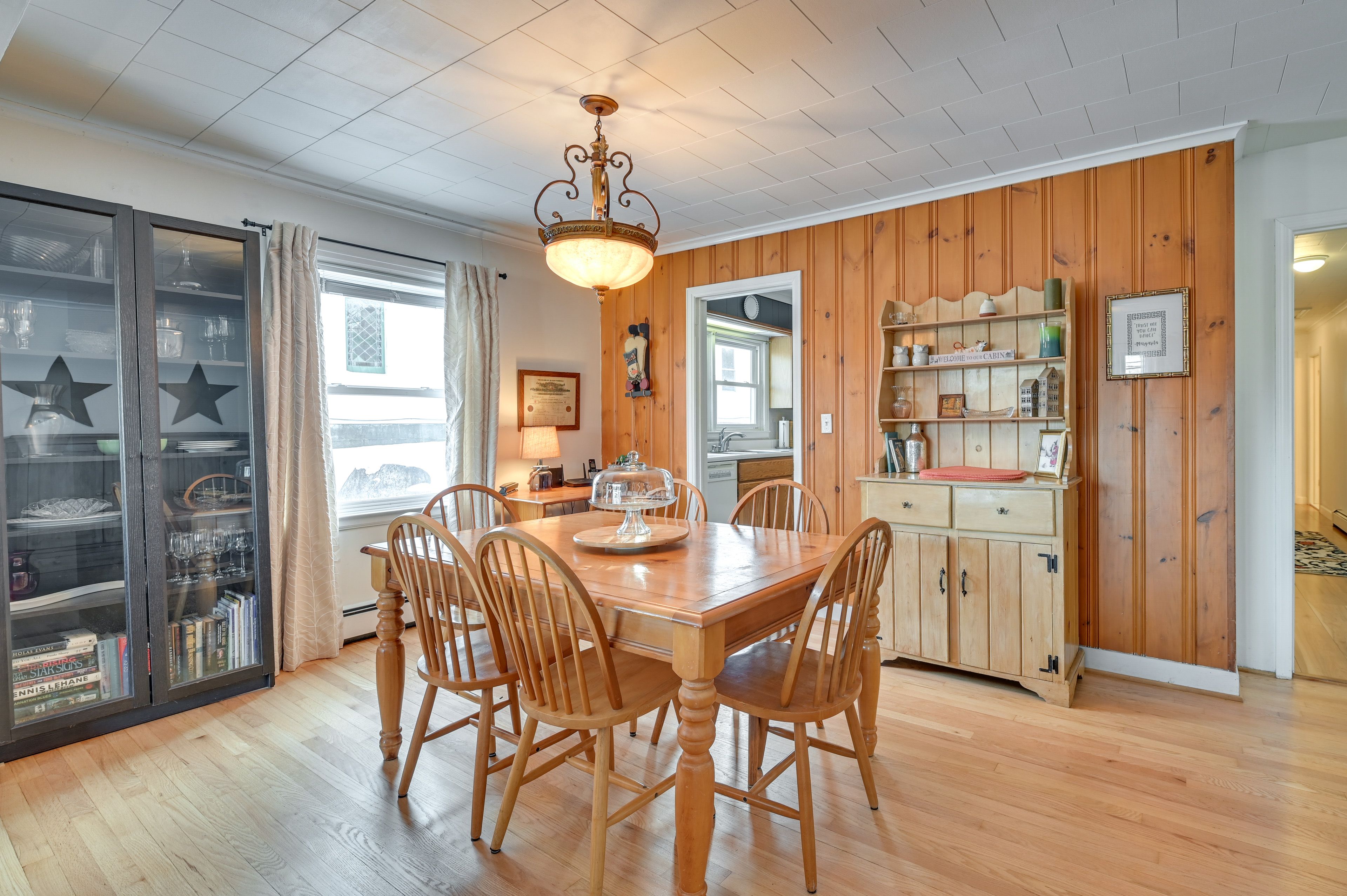 Dining Room | Free WiFi | Central Heating | 3 Window A/C Units