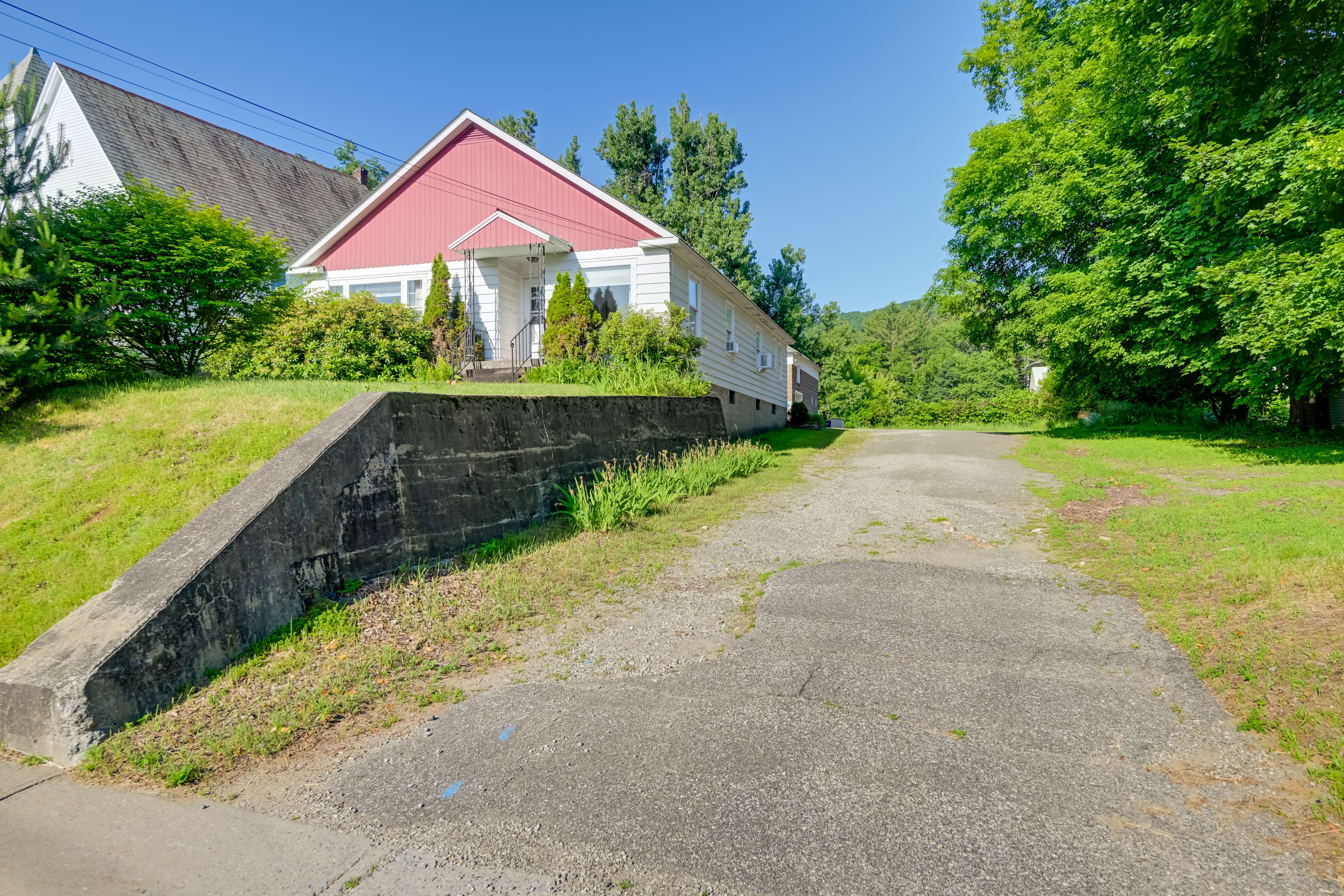 Parking | Driveway (5 Vehicles) | Free Street Parking