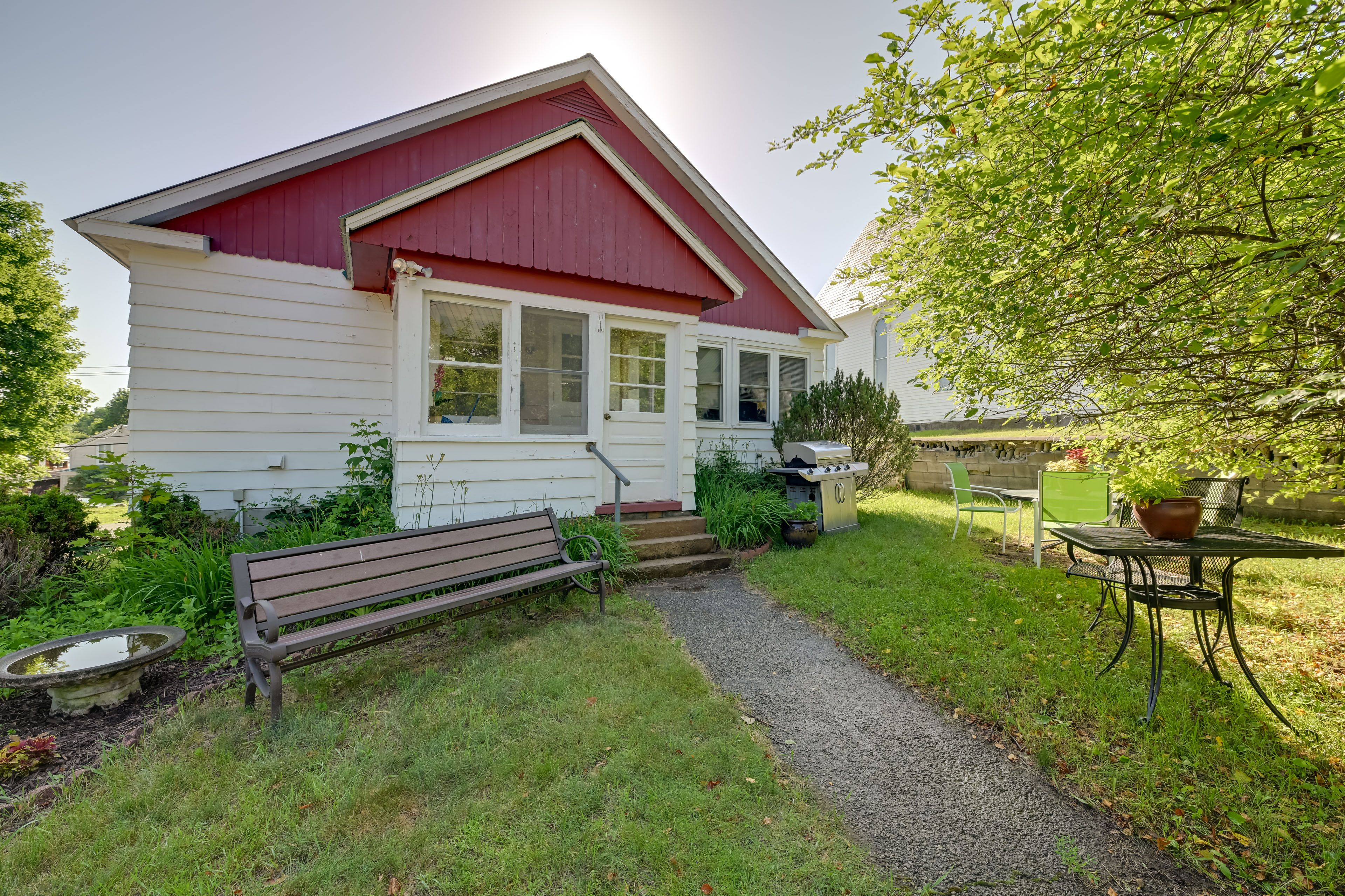 Property Exterior | Outdoor Dining | Gas Grill