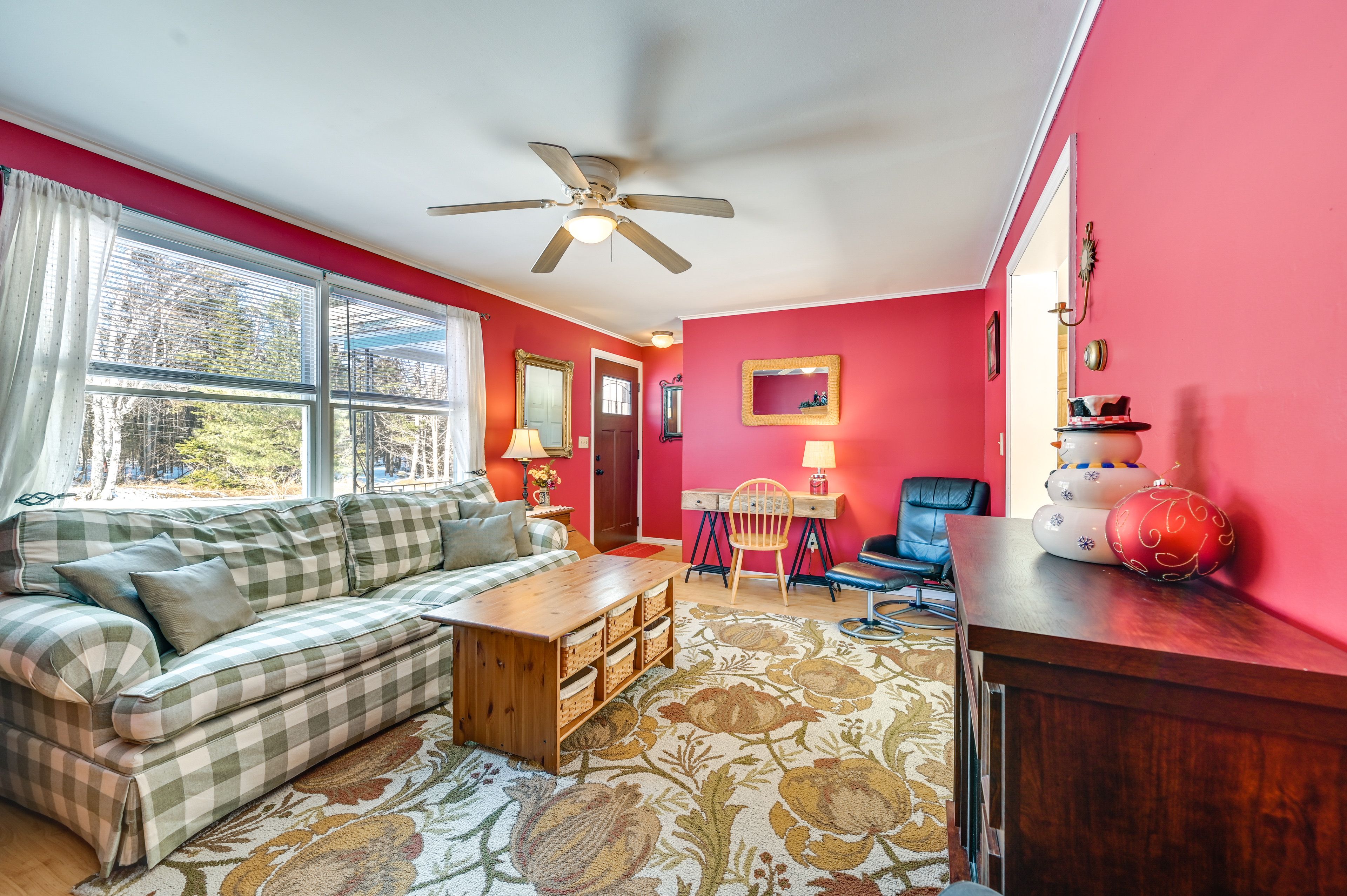 Living Room | 1st Floor | Free WiFi | Central Heating | 3 Window A/C Units