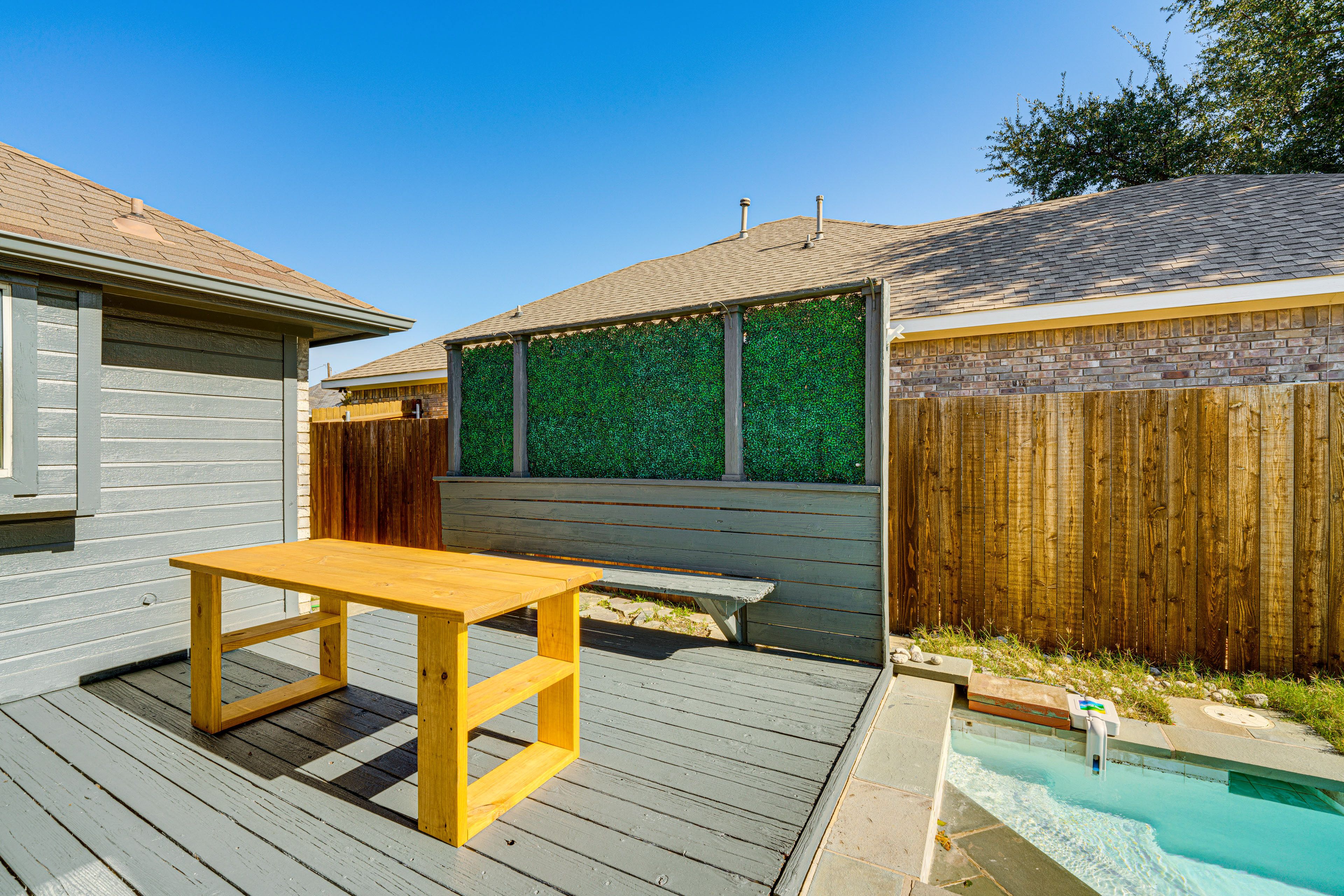 Private Backyard Area | Outdoor Pool