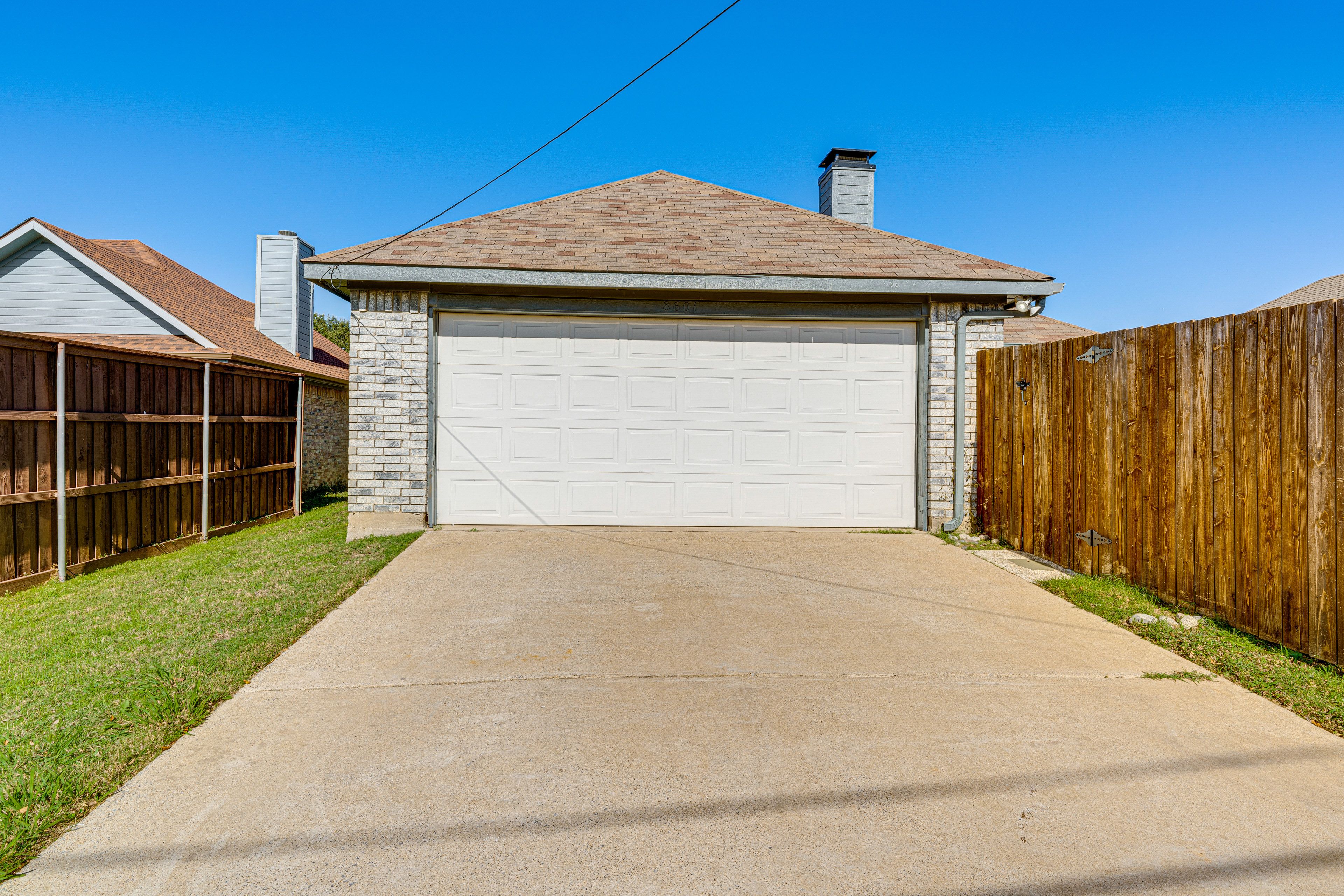 Parking | Garage (2 Vehicles) | Driveway (2 Vehicles)