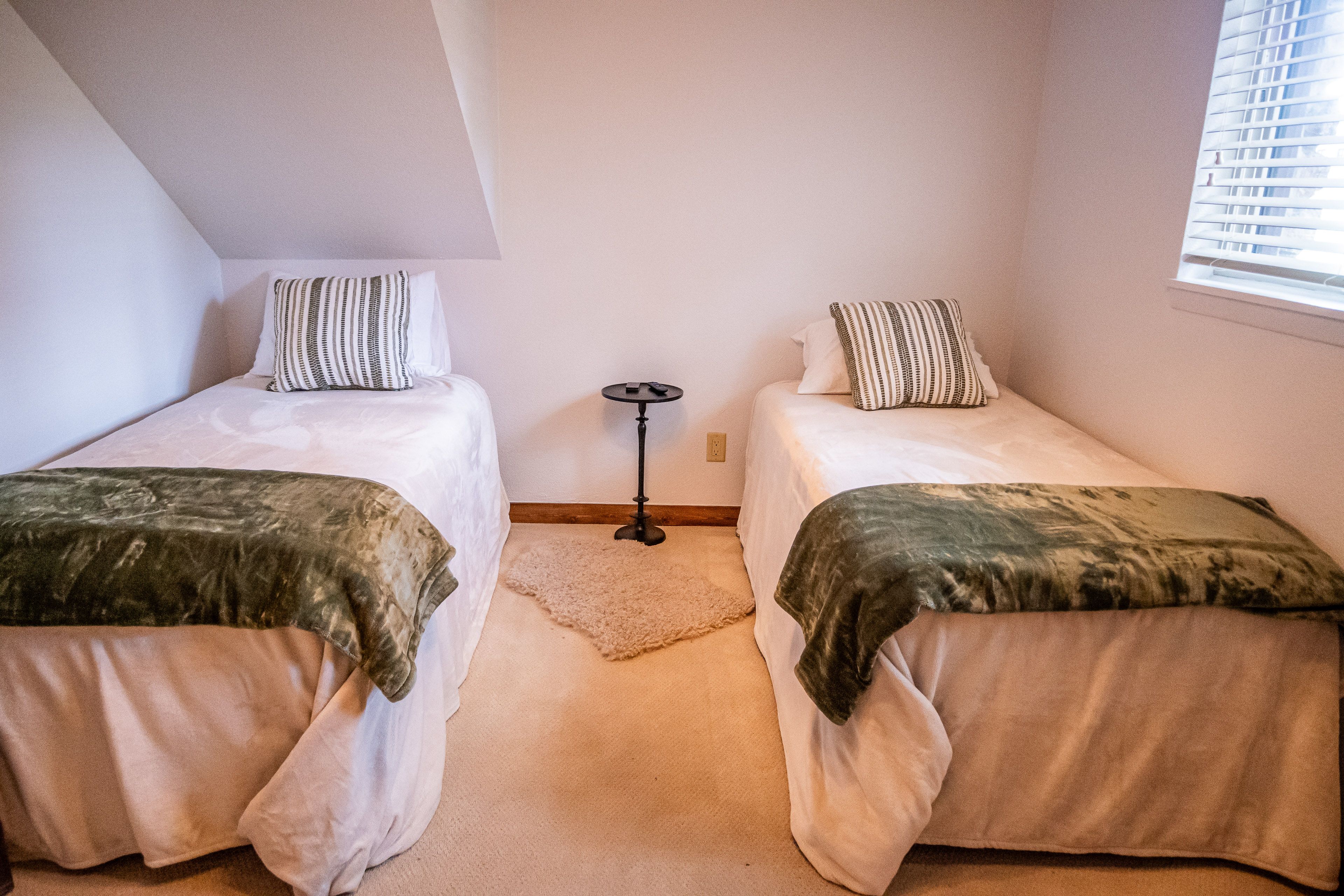 Bedroom 5 | 2 Twin Beds | Smart TV | Lower Level