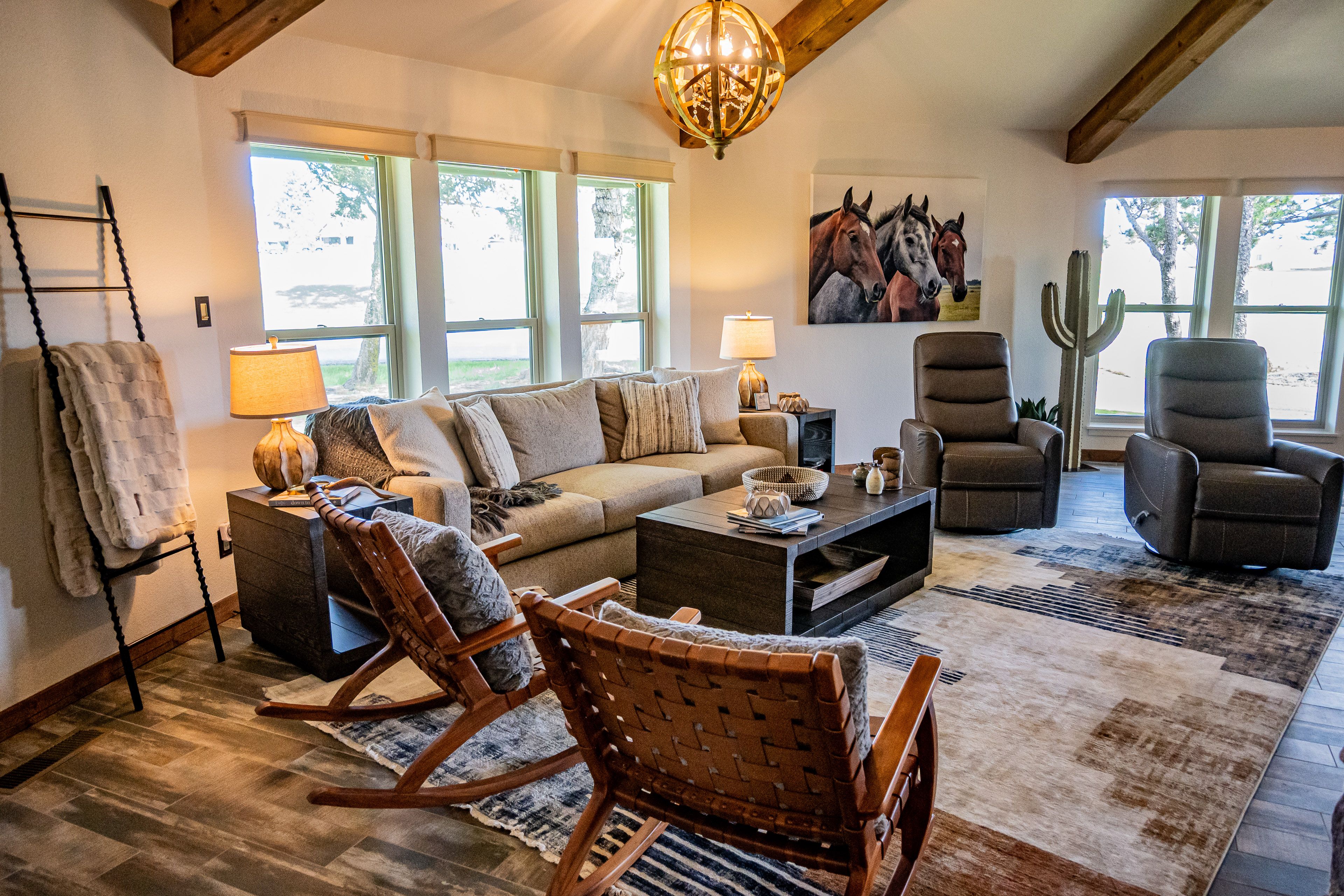 Living Room | Smart TV | Free WiFi | Main Level