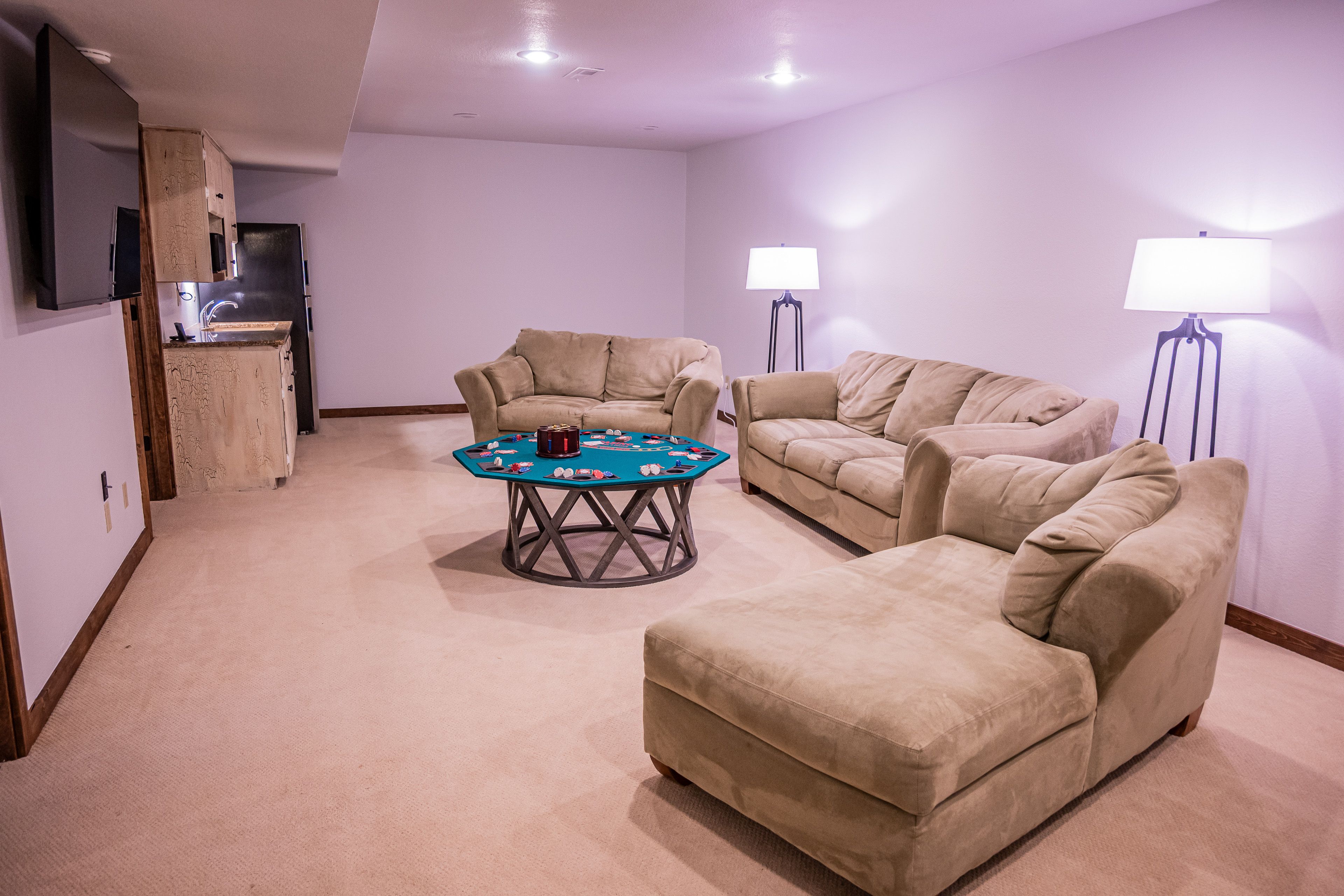 Family Room | Board Games | Smart TV | Kitchenette