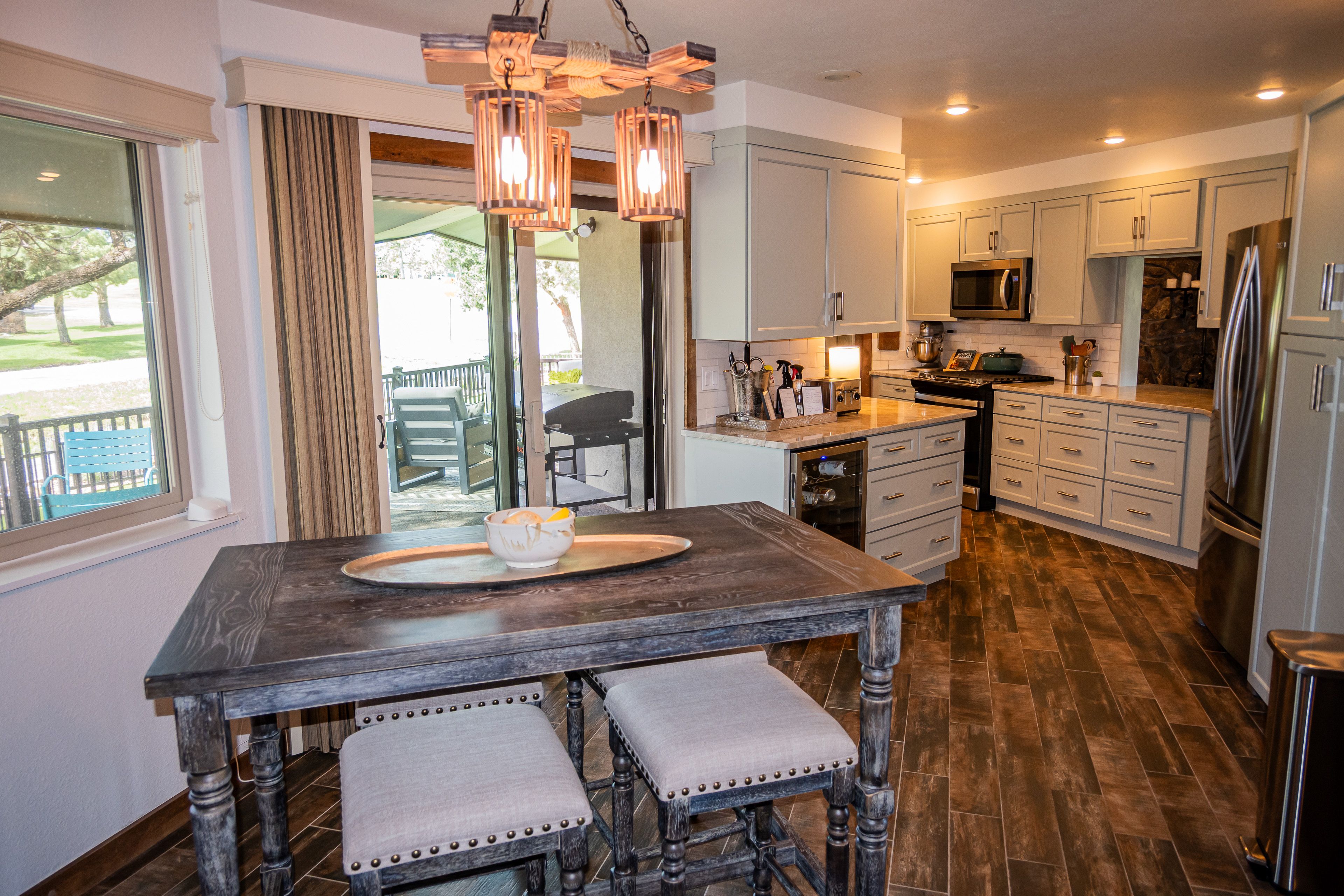 Breakfast Nook | Main Level