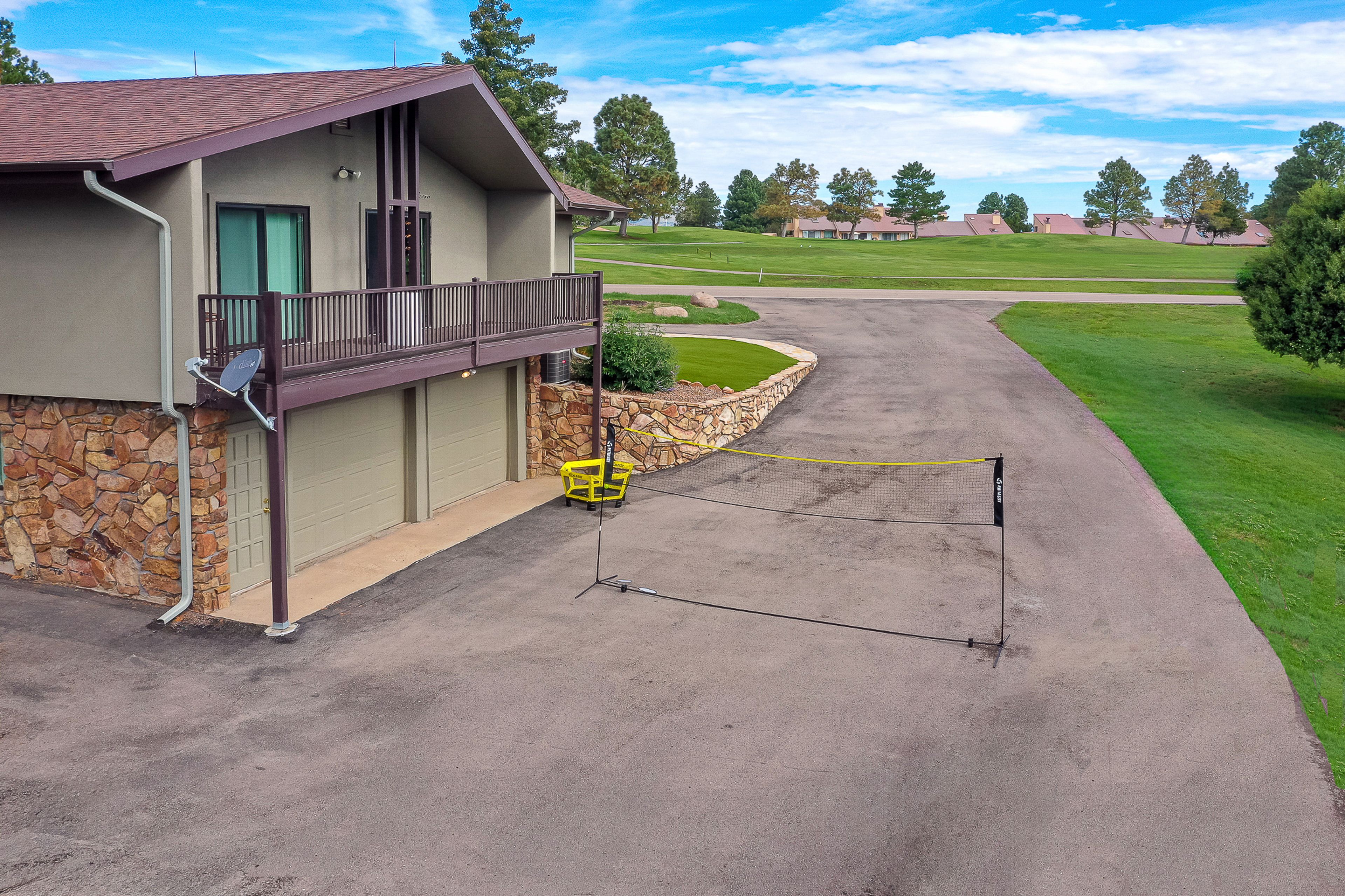 Parking | Circular Driveway (8 Vehicles)